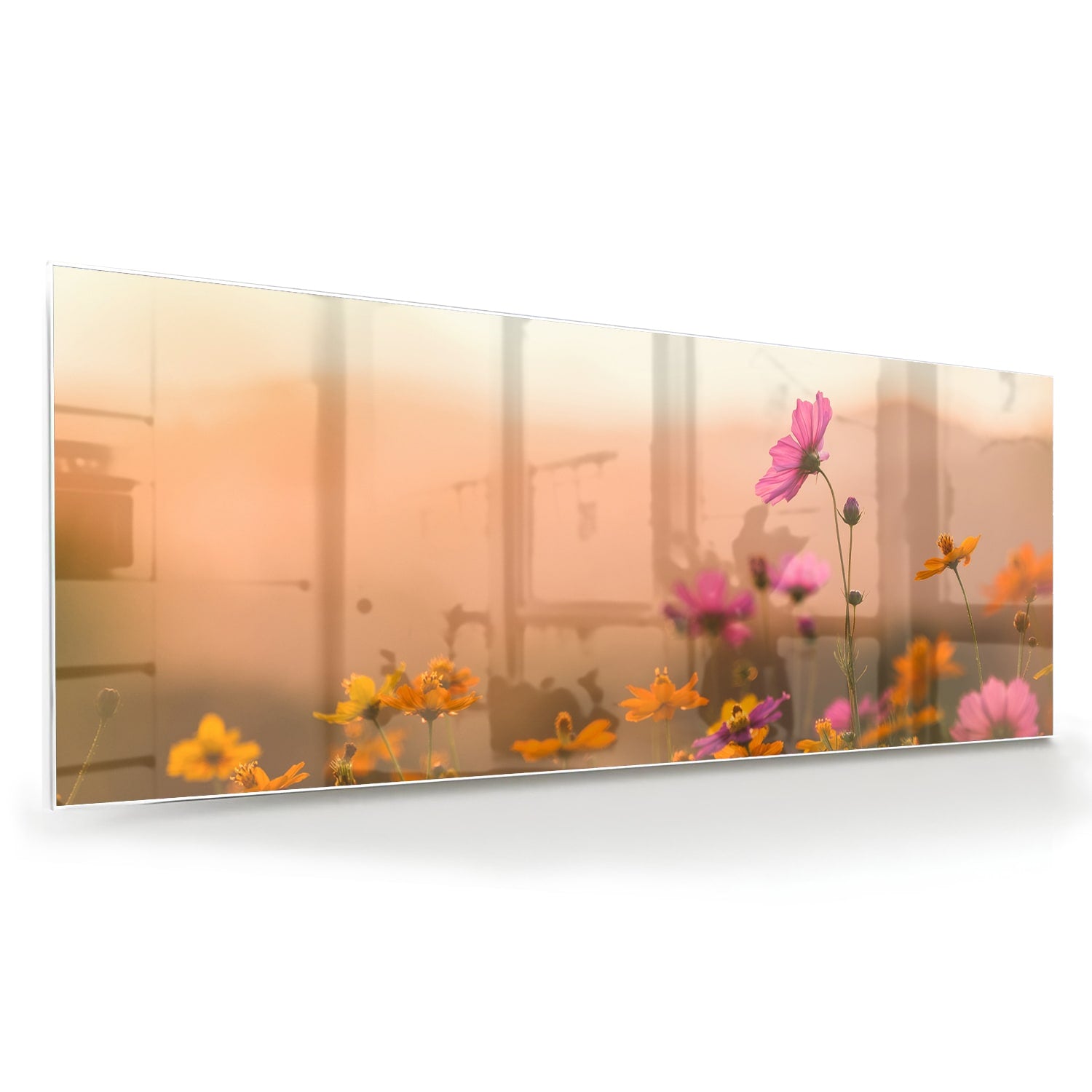 Glazen schilderij met kleurrijke bloemen tegen een pastelachtergrond.