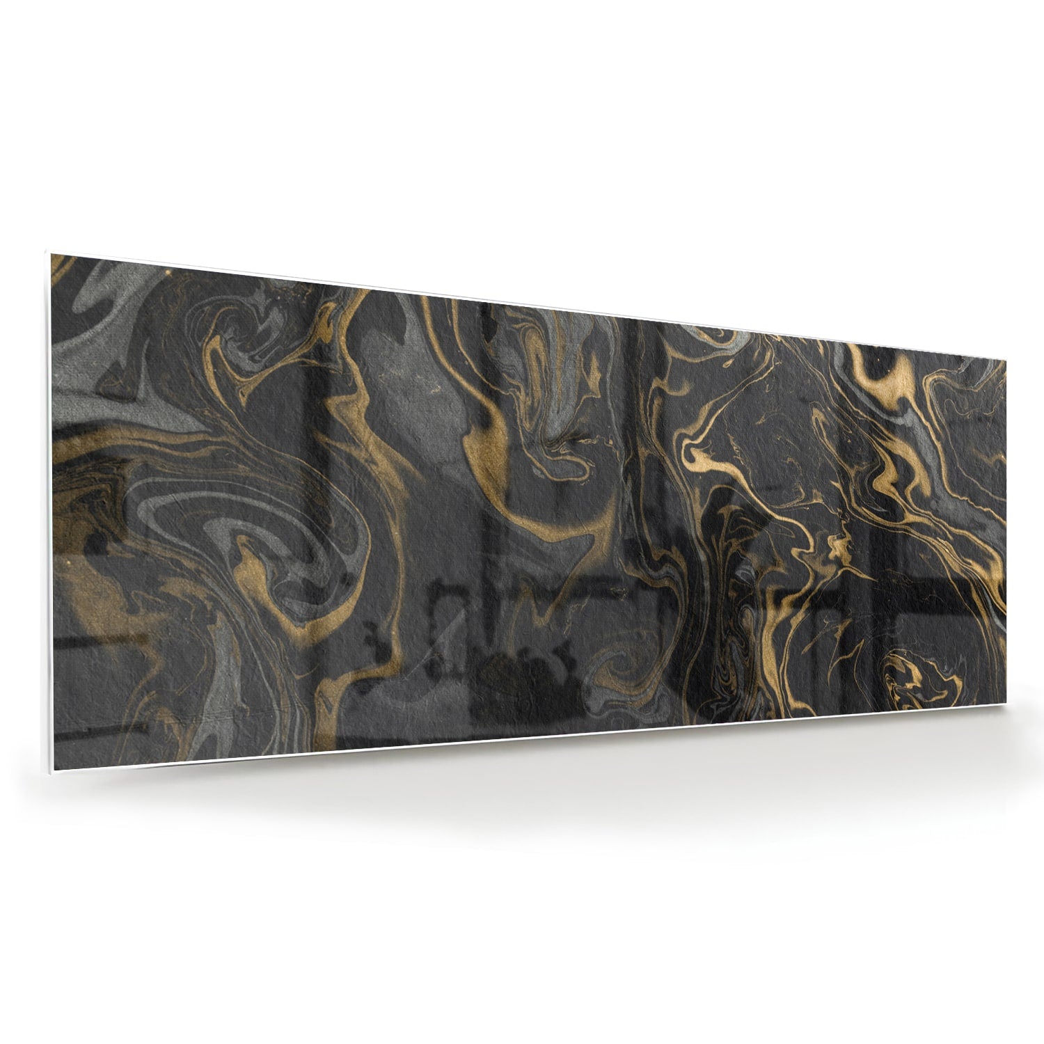 Zwart-gouden glazen schilderij met marmerachtige patronen aan de muur