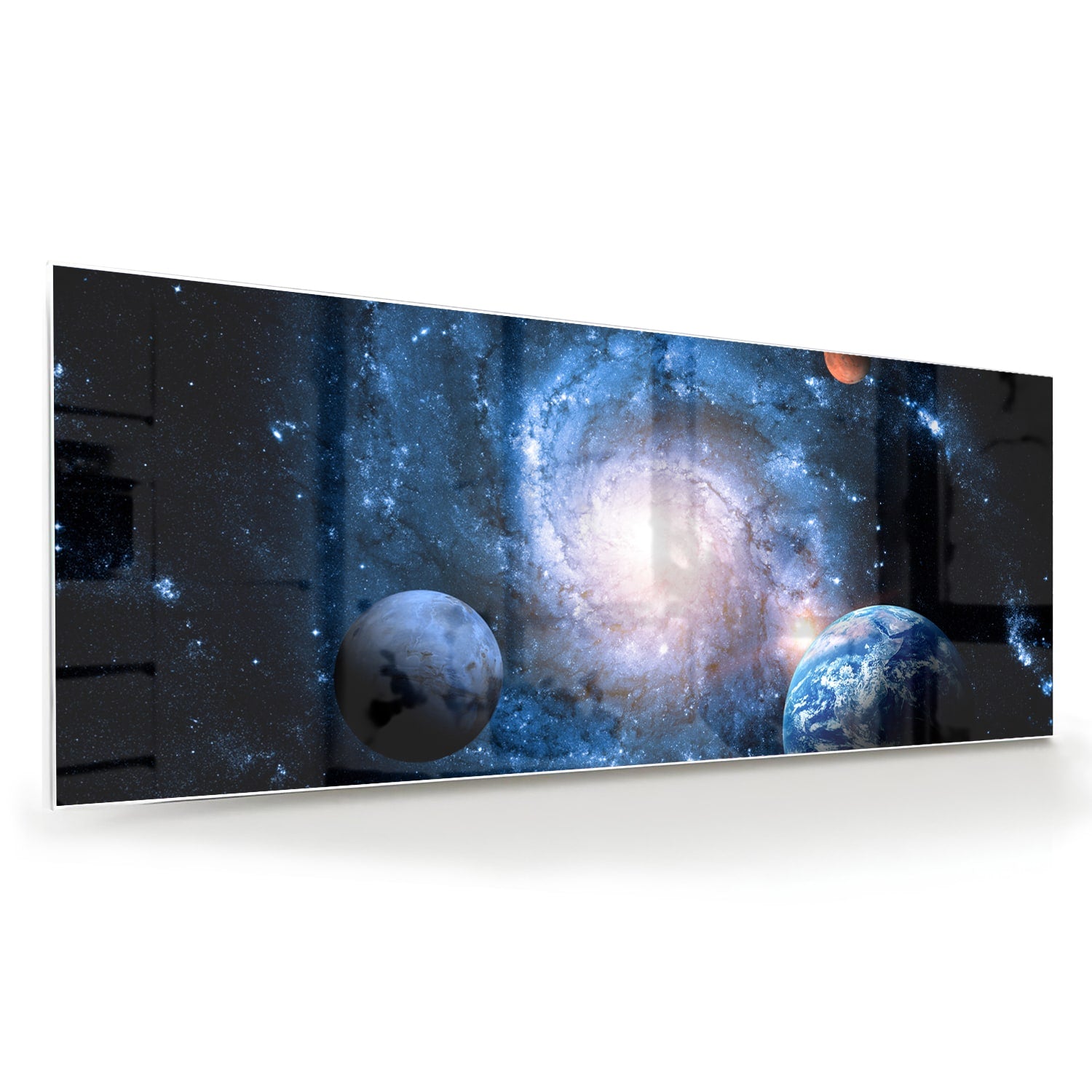 Glazen schilderij van het heelal met sterren en planeten, hangend aan de muur