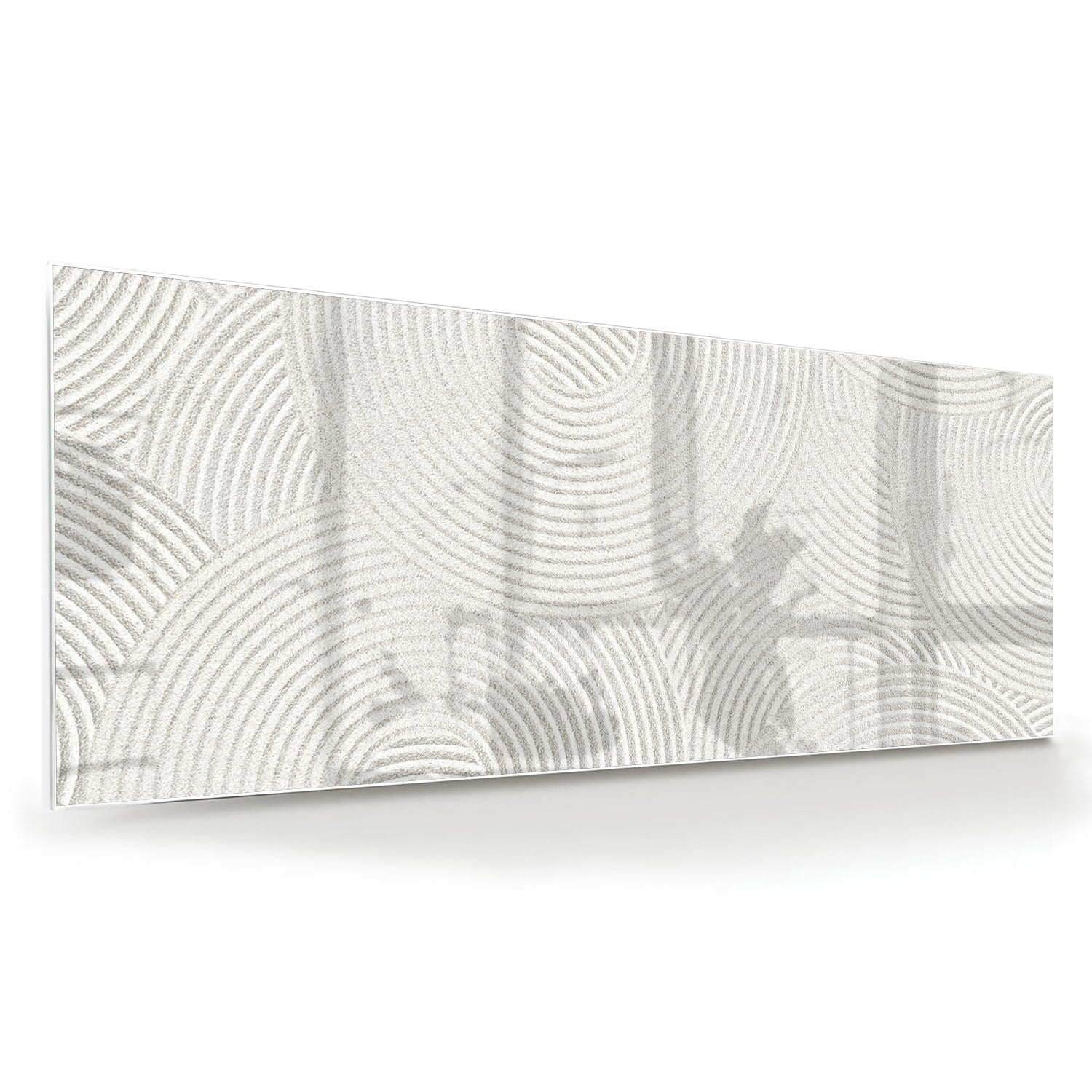 Minimalistisch glazen schilderij met spiraalpatronen aan de muur