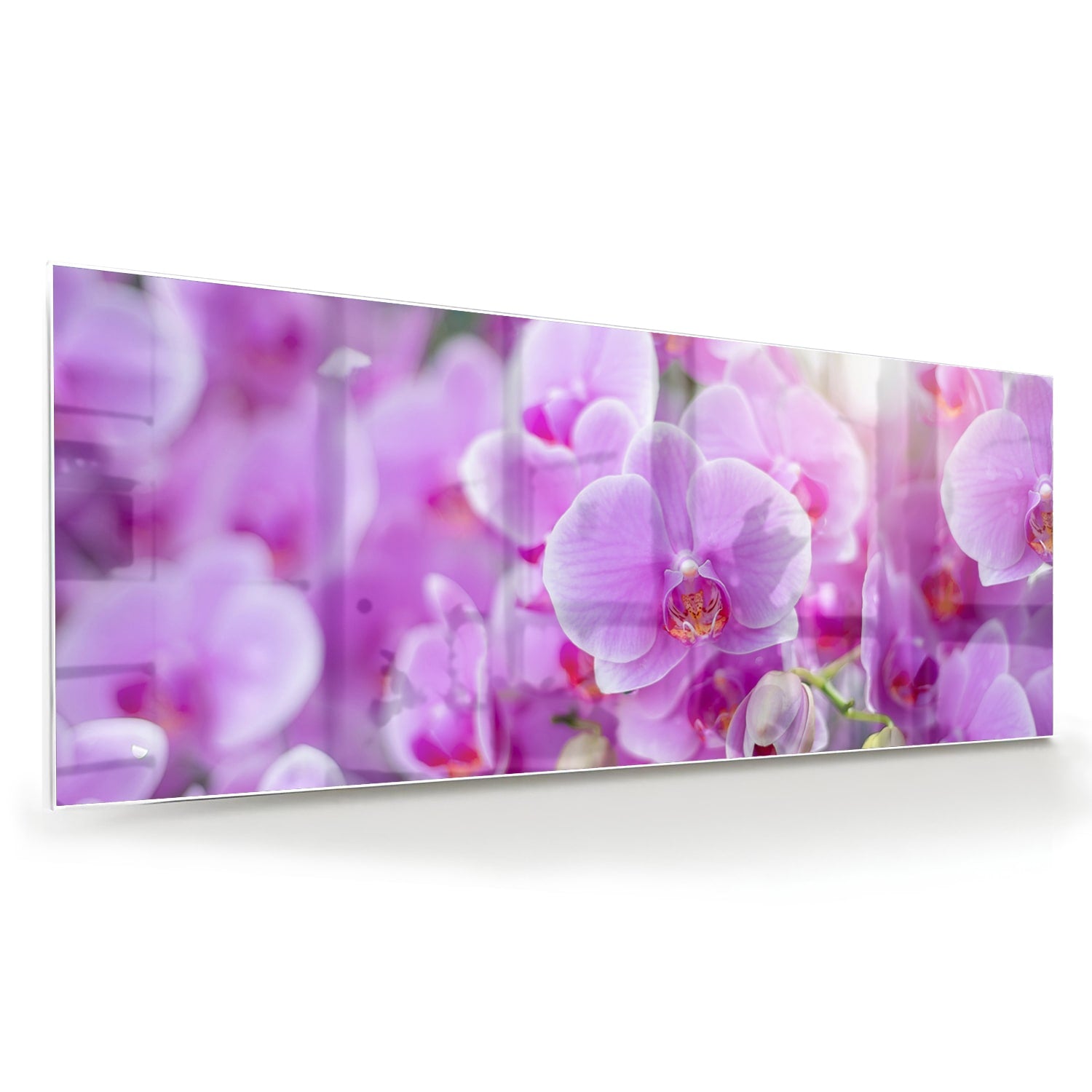 Glazen schilderij met een close-up van paarse orchideen in een mooi interieur