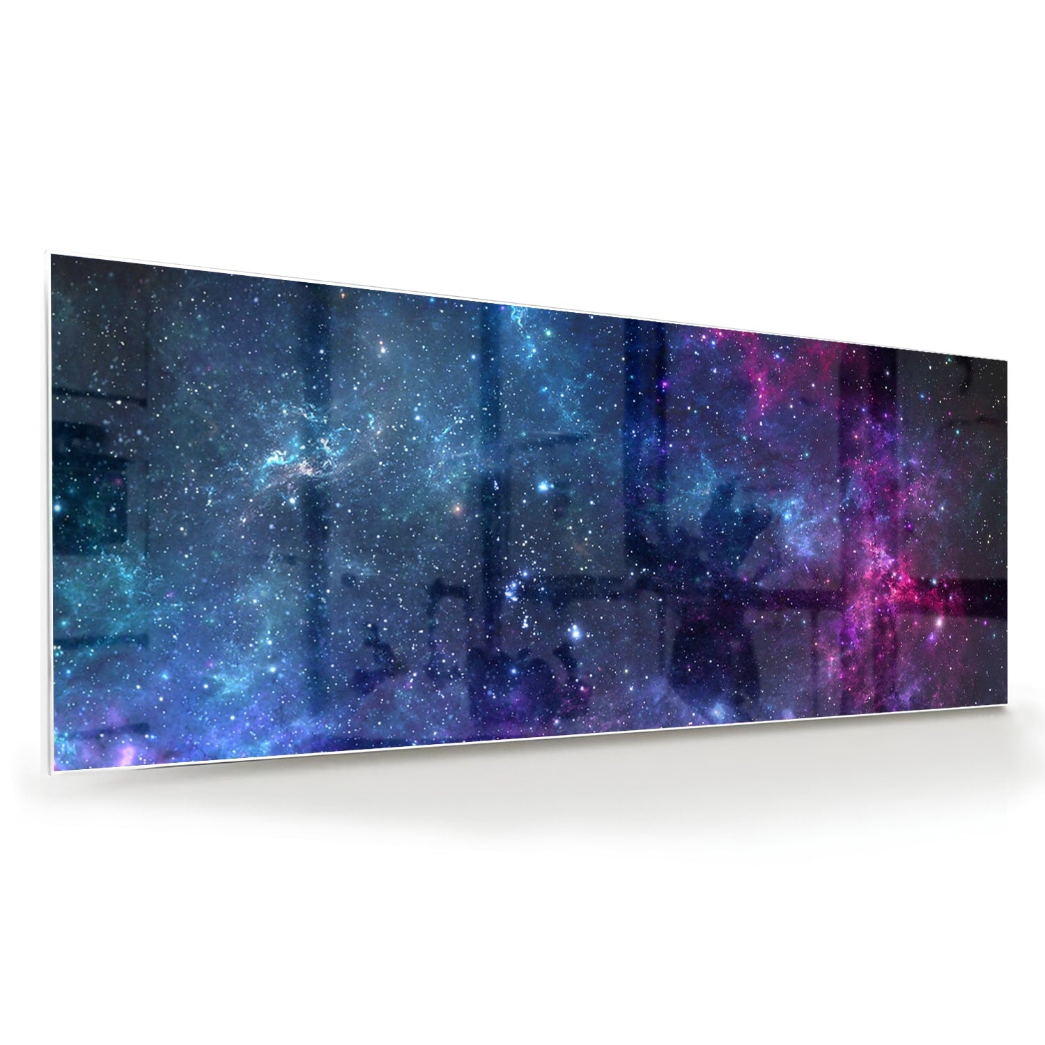 Glazen schilderij van het universum met kleurrijke sterren en nevels.