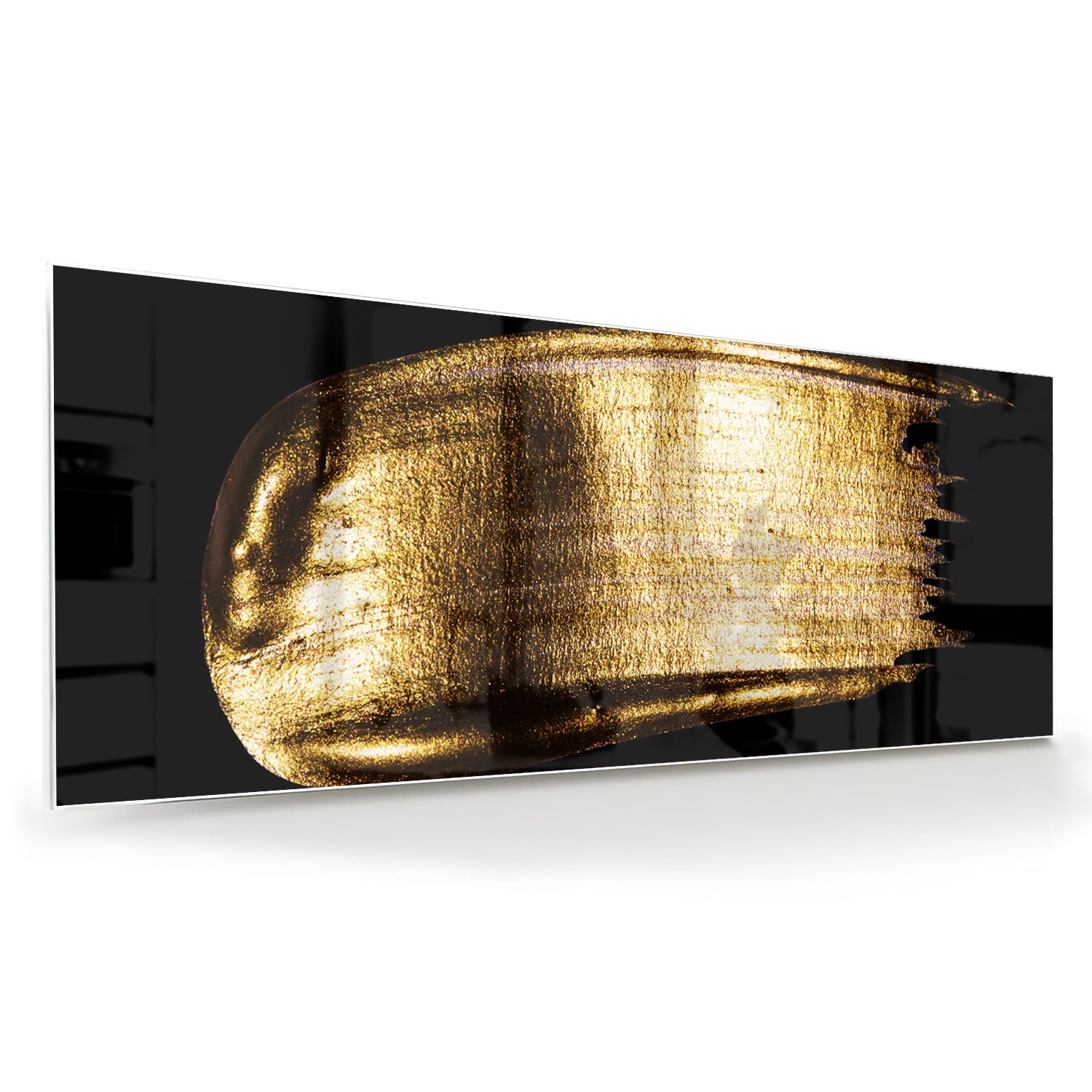 Abstract glazen schilderij met gouden penseelstreek op een zwarte achtergrond.