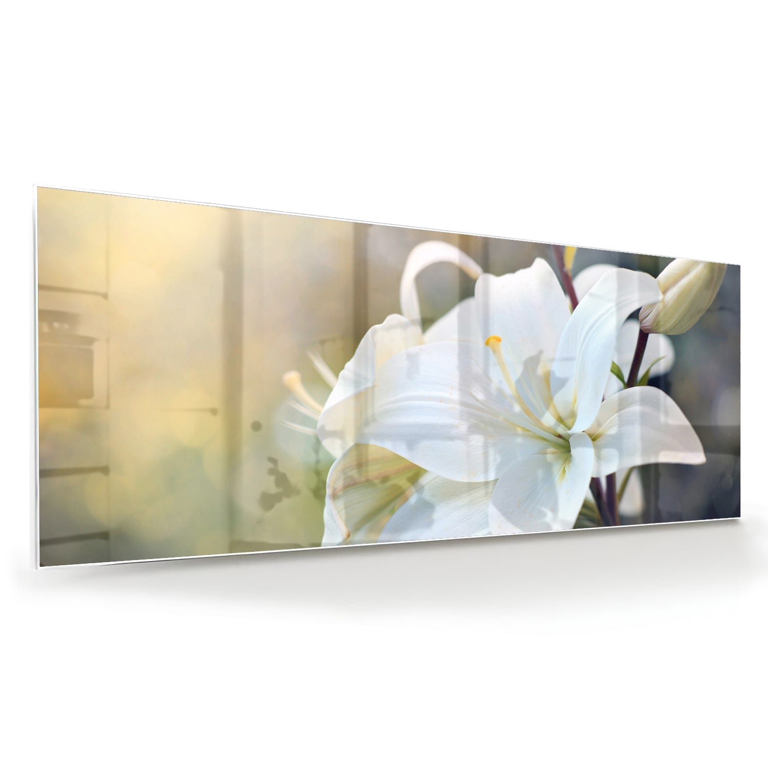 Elegant glazen schilderij van een witte lelie aan de muur