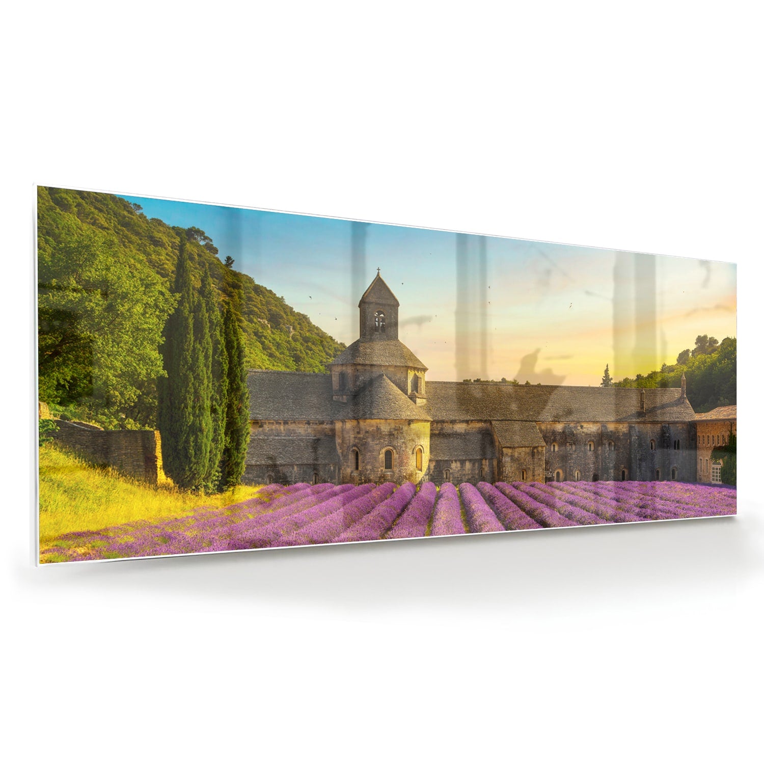 Glazen schilderij van lavendelvelden en een klooster in de Provence