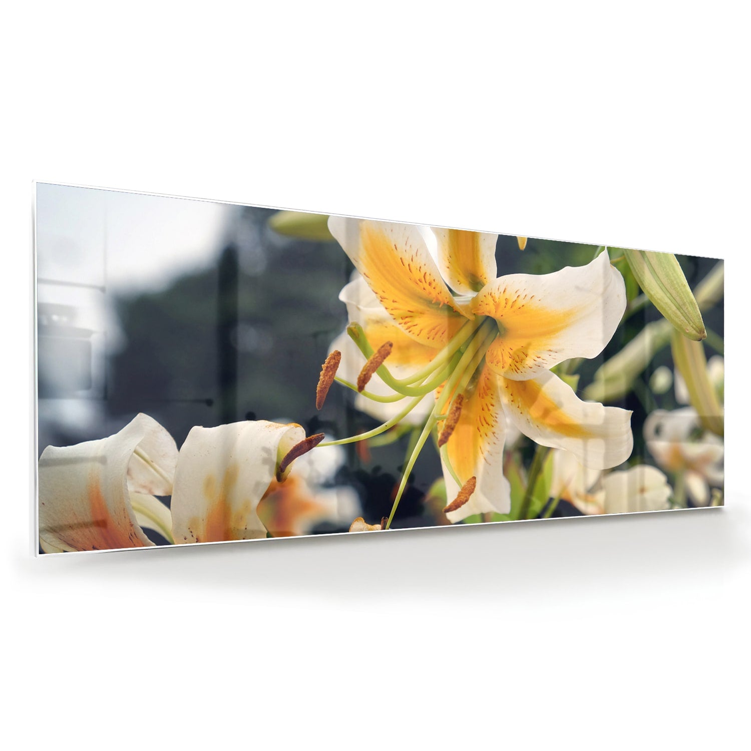 Glazen schilderij met lelies in een elegant interieur