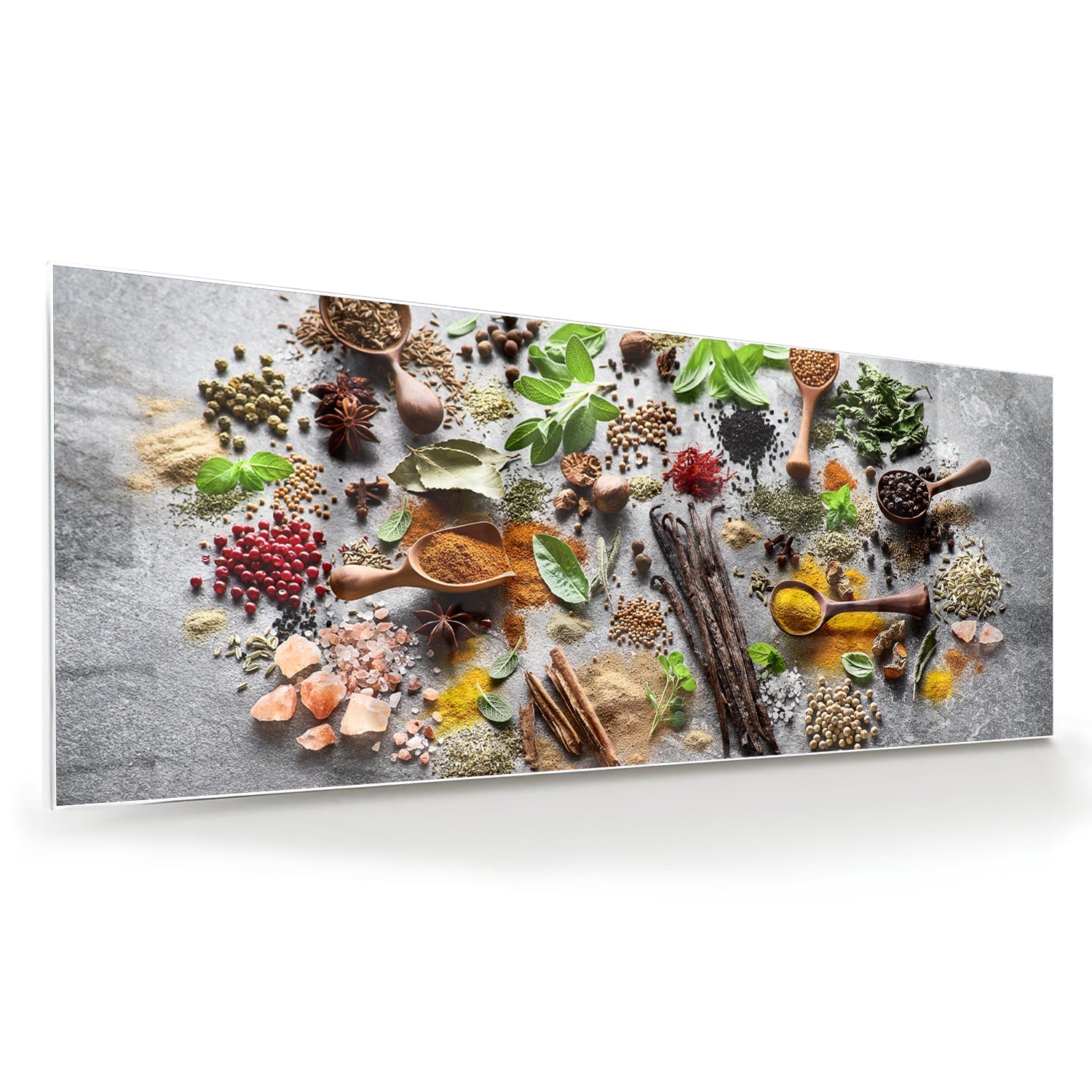 Glazen schilderij met een artistieke weergave van kruiden en specerijen in een gezellige keukenomgeving.