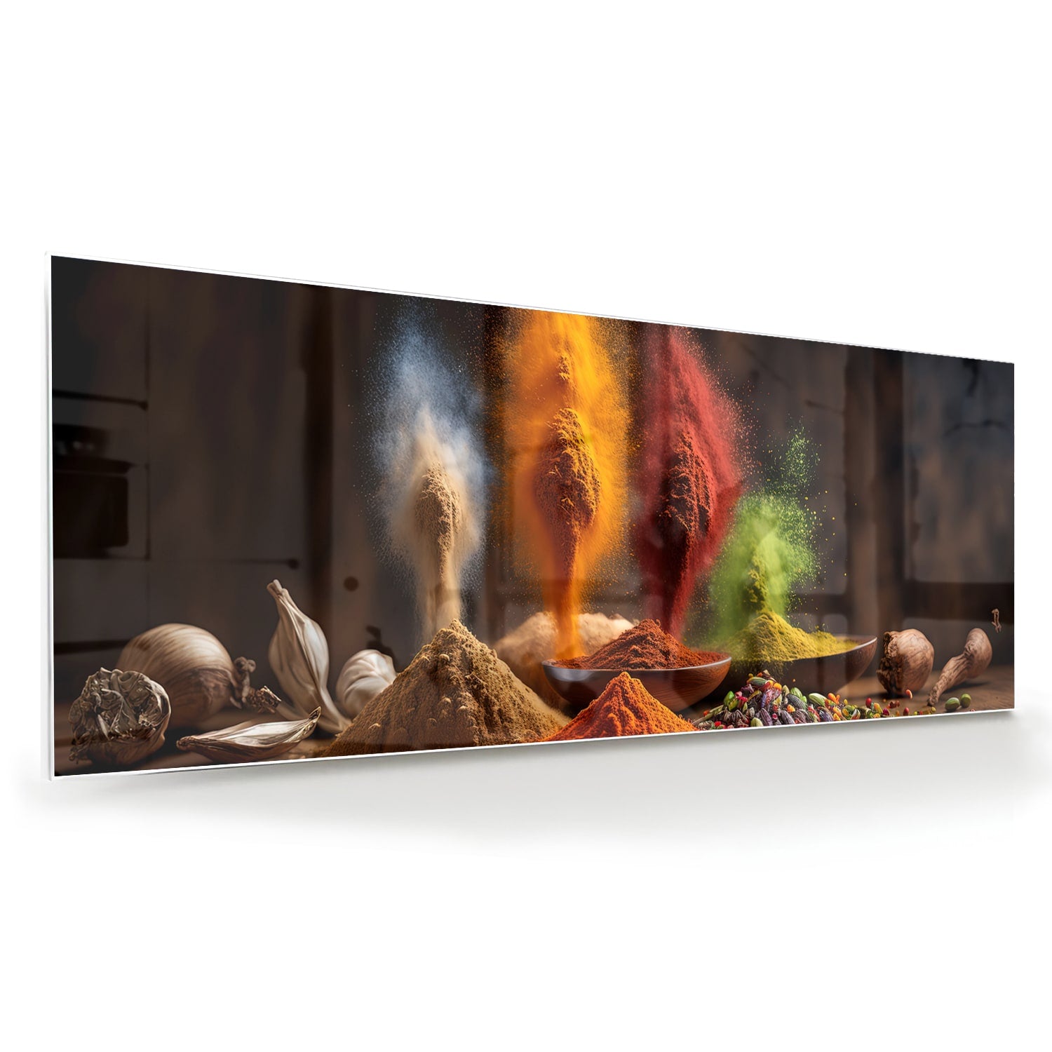 Glazen schilderij met een kleurrijke weergave van specerijen op een houten tafel.