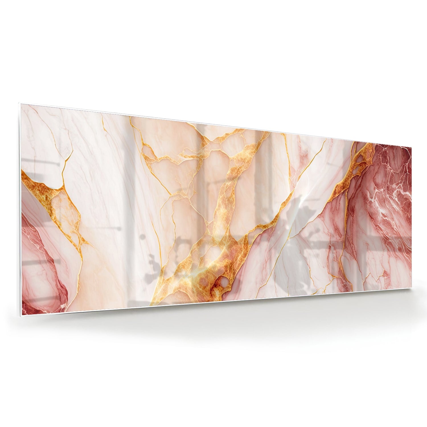 Elegante glazen schilderij met rozen en gouden tinten aan de muur.