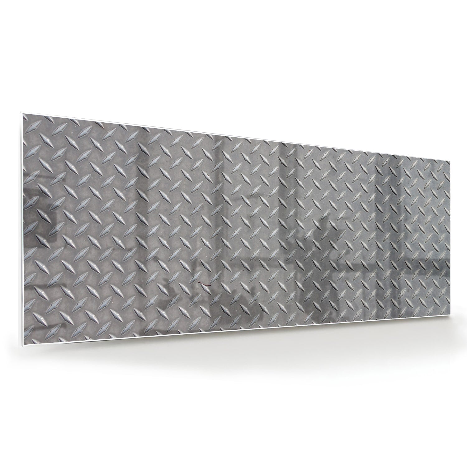 Industrile glazen schilderij met ruitpatroon aan de muur in een modern interieur.