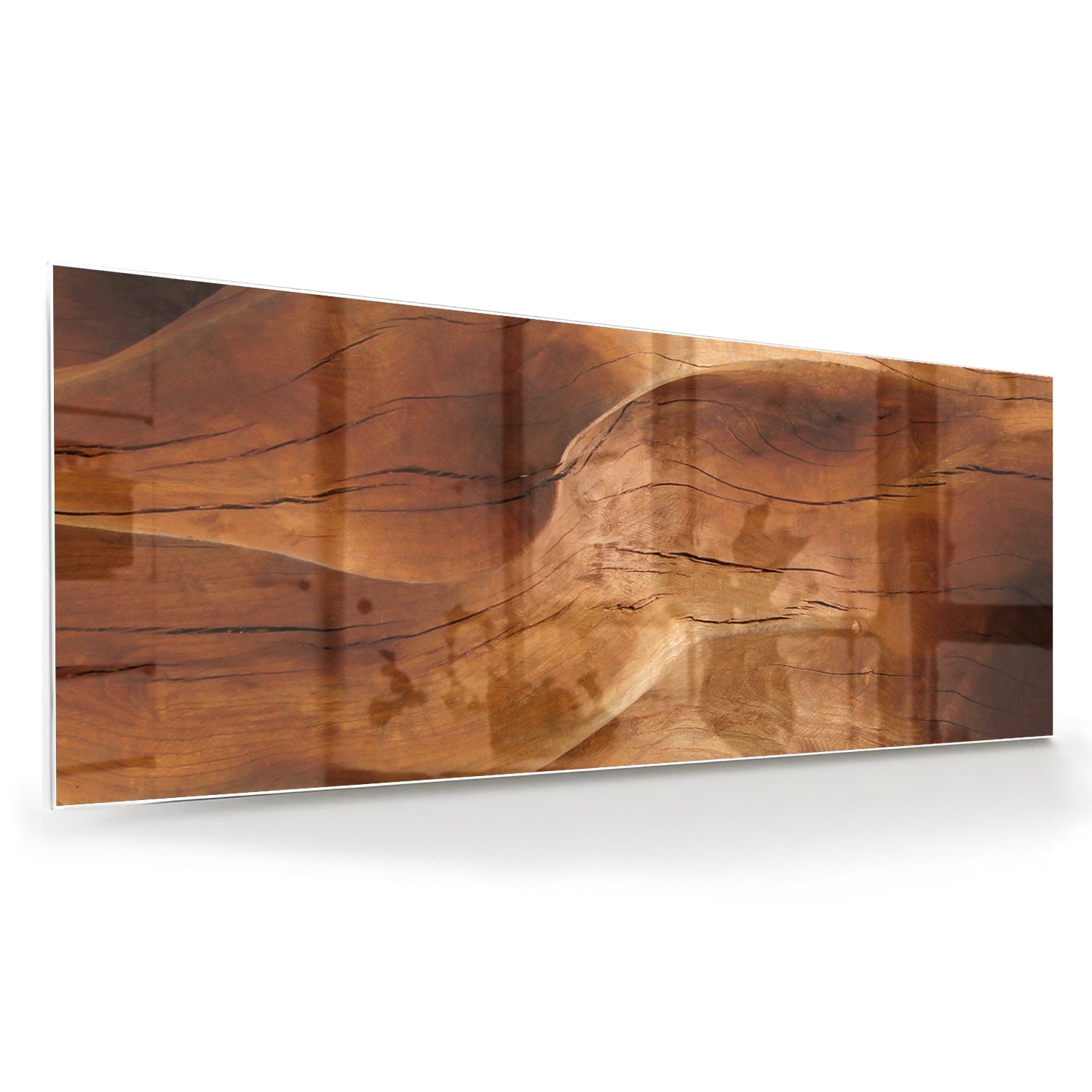 Abstract glazen schilderij met warme houttinten boven een moderne kast in een lichte woonkamer.