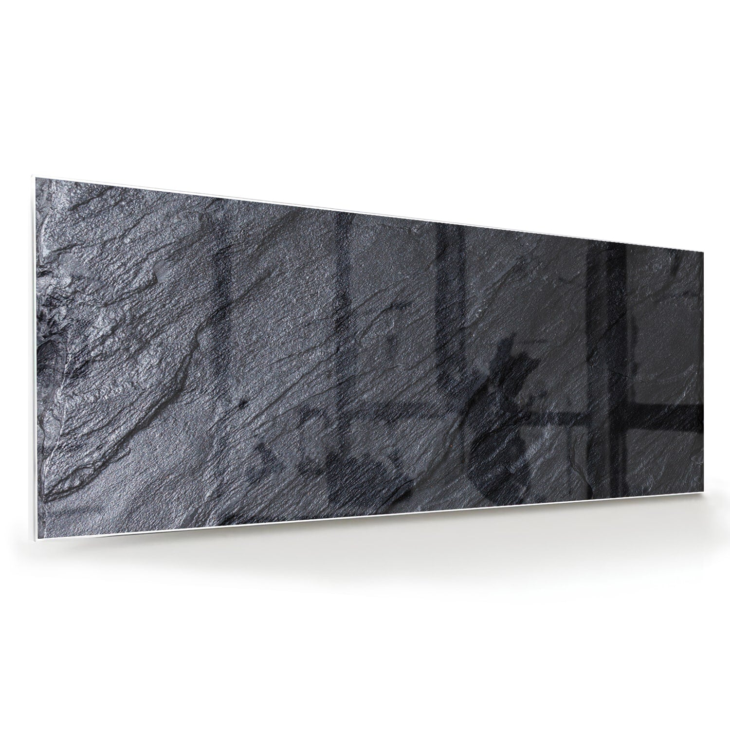 Modern glazen schilderij met abstracte zwart-witte textuur aan de muur.