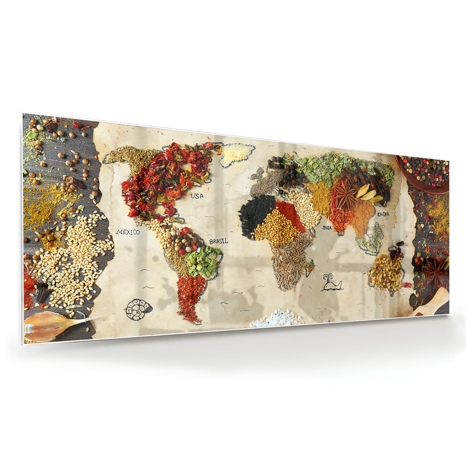 Kleurrijk glazen schilderij met een artistieke weergave van fruit en specerijen aan de muur.