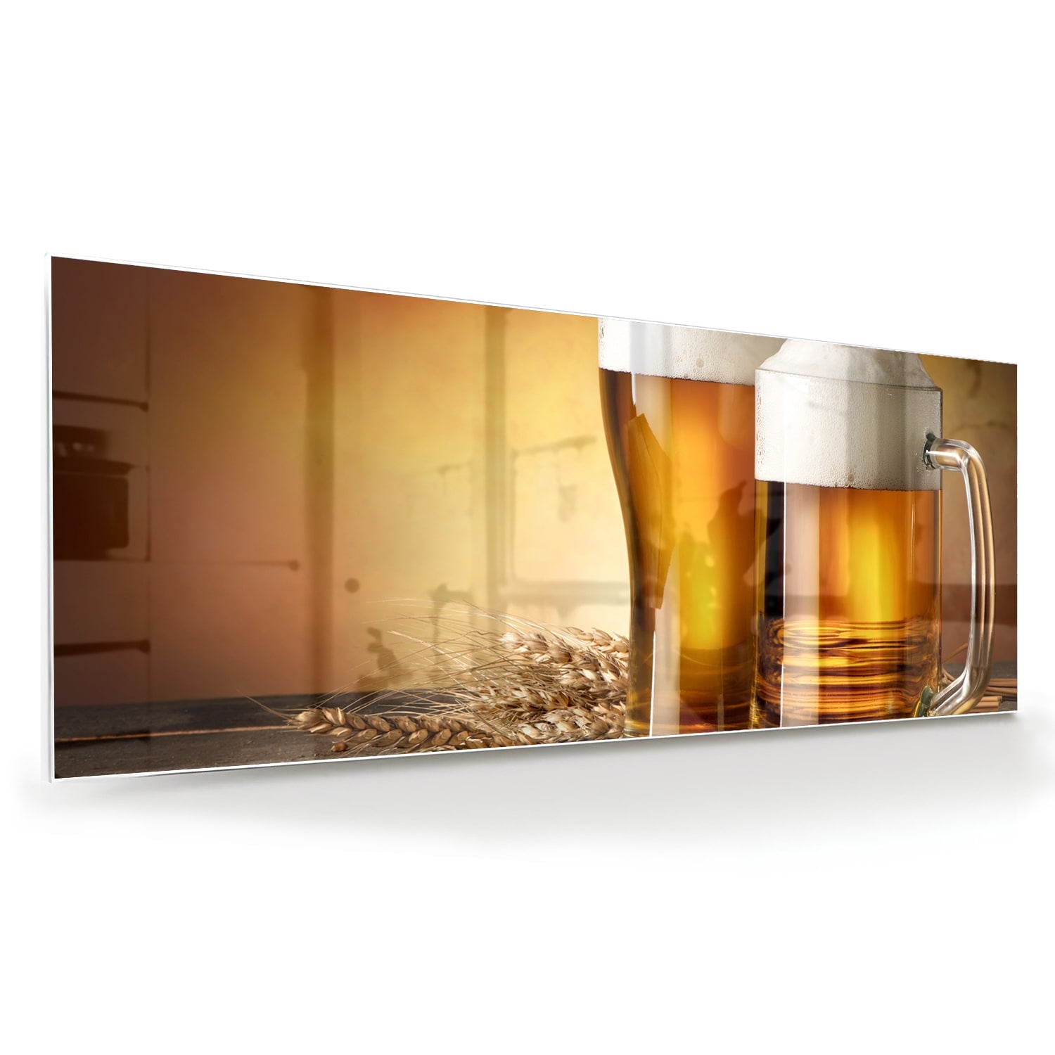 Glazen schilderij met twee volle bierglazen op een houten tafel
