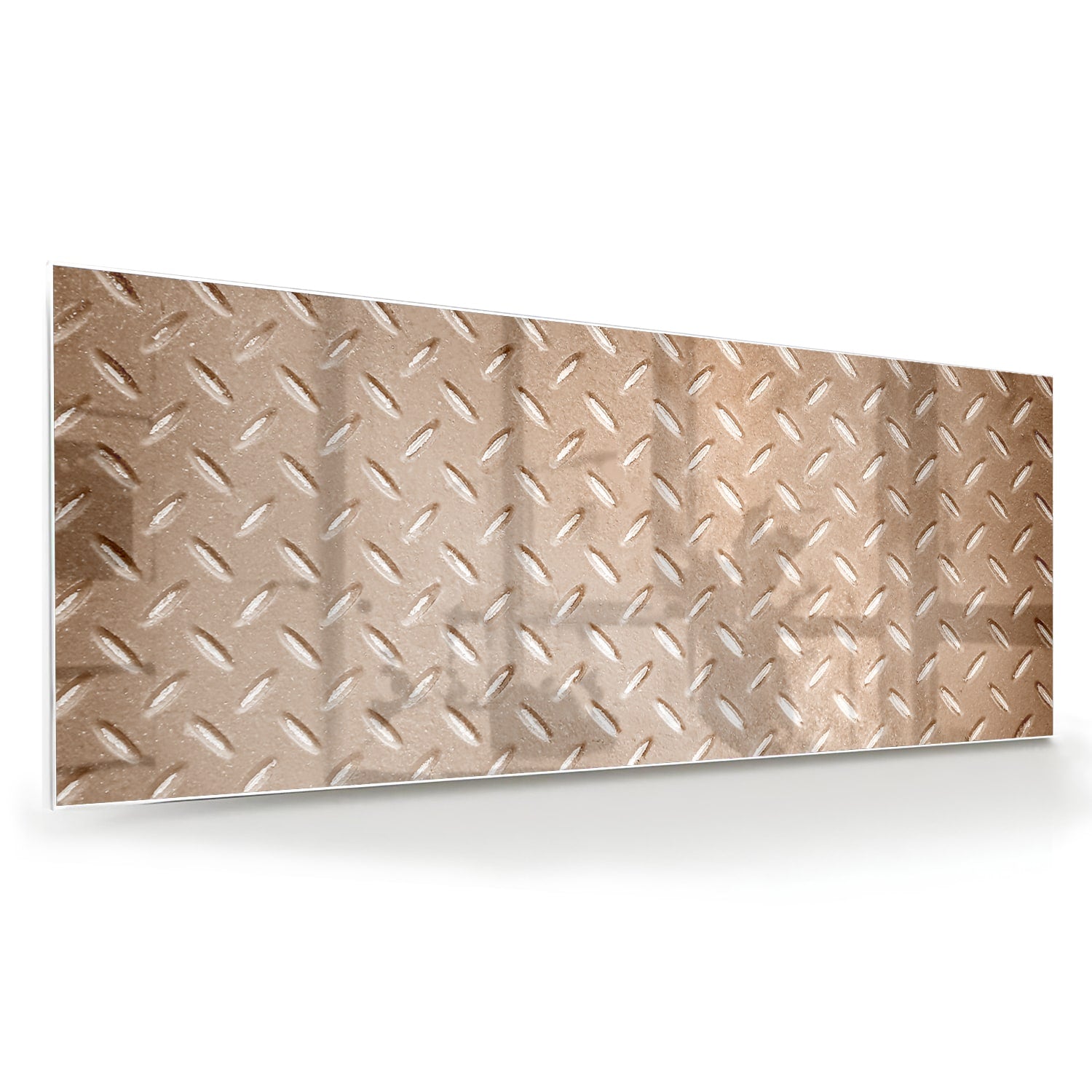 Glazen schilderij met een geometrisch patroon aan de muur in een stijlvolle kamer.