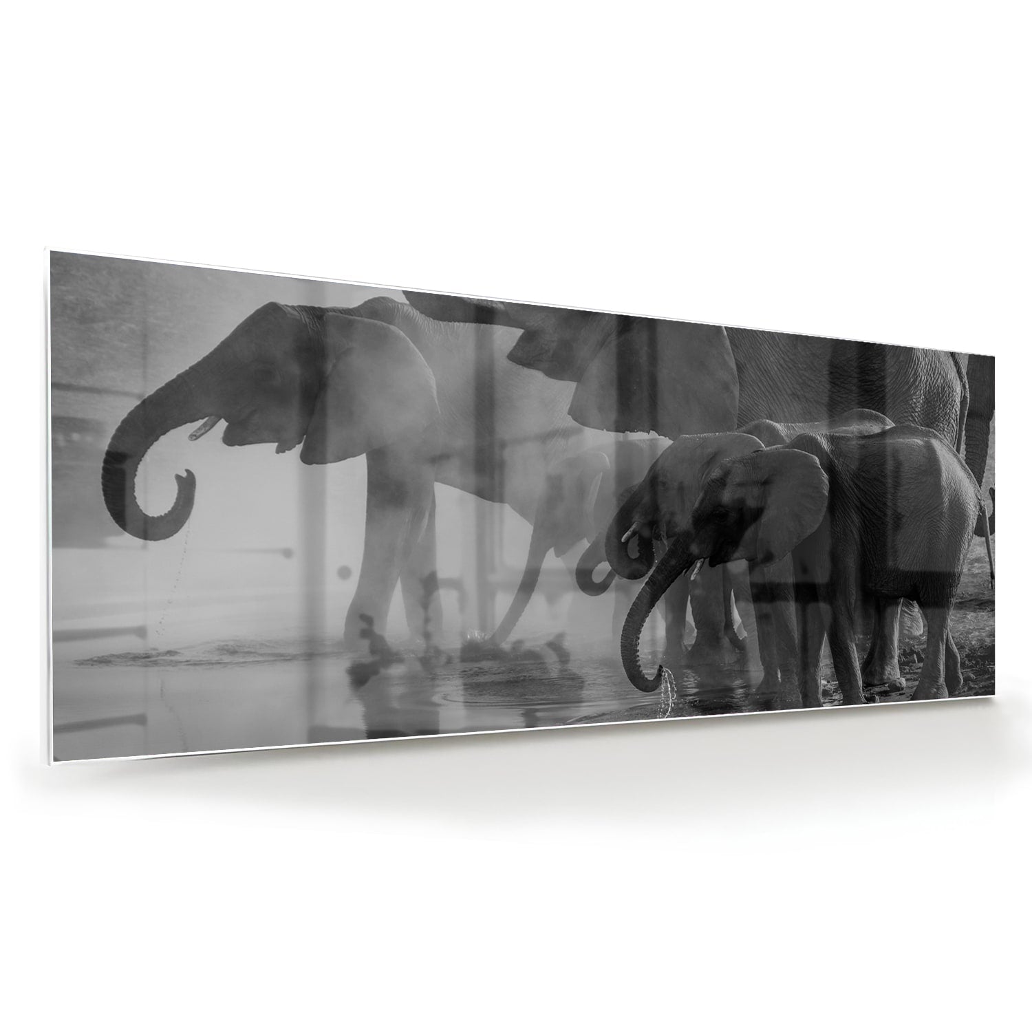 Glazen schilderij van olifanten in een moderne woonkamer