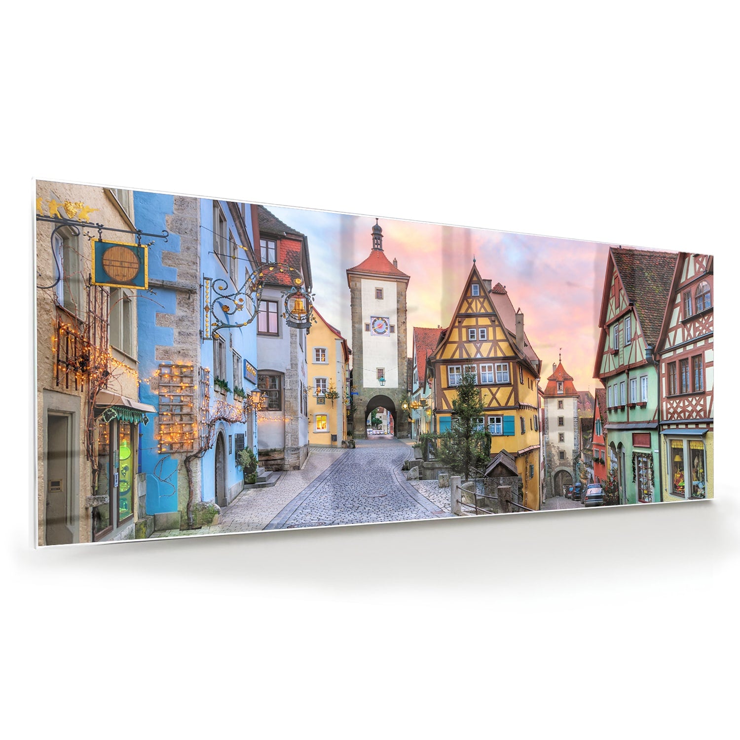 Glazen schilderij van een pittoreske straat met historische gebouwen en pastelkleuren