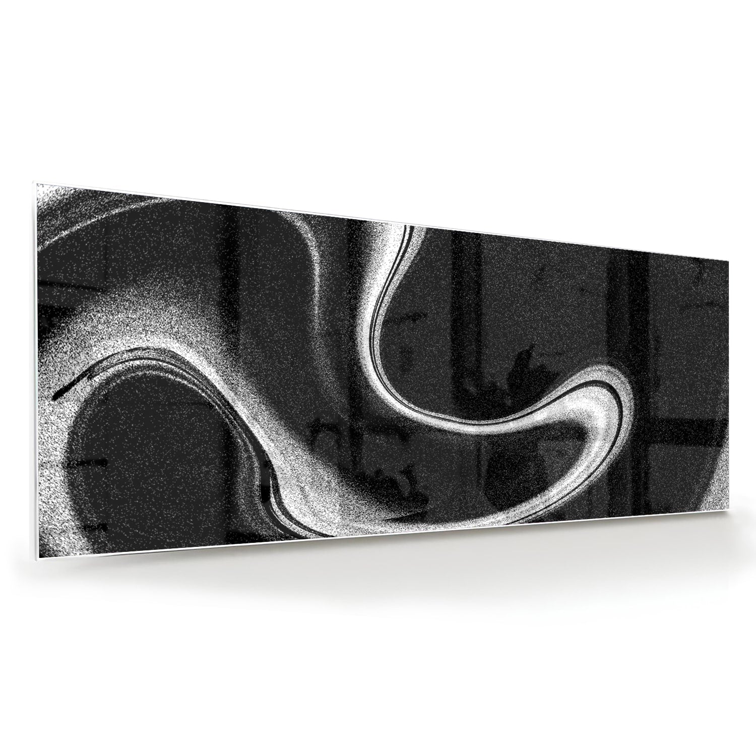 Zwart-wit glazen schilderij met abstracte golven, geschikt voor moderne interieurs.