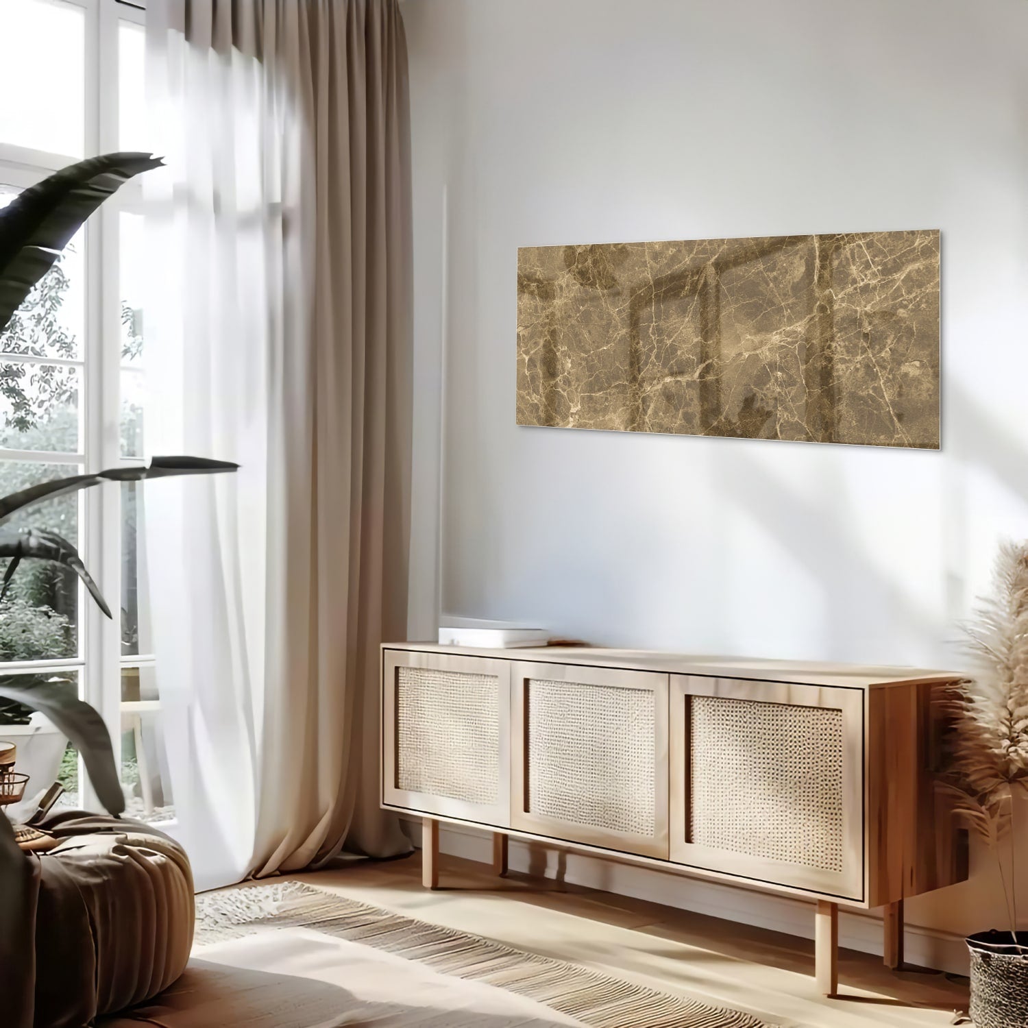 Goudkleurig glazen schilderij met marmer effect aan de muur