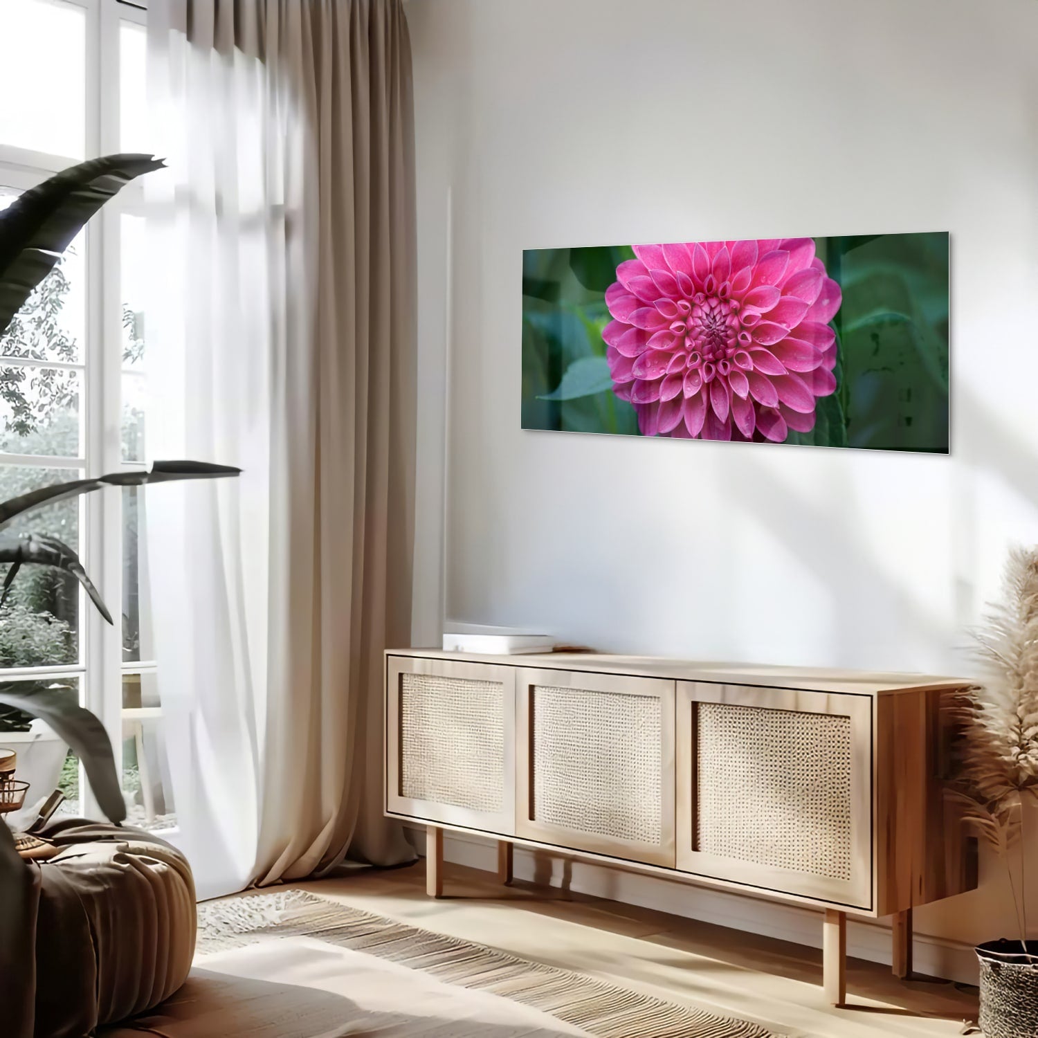 Glazen schilderij met een grote roze bloem, perfect voor wanddecoratie.
