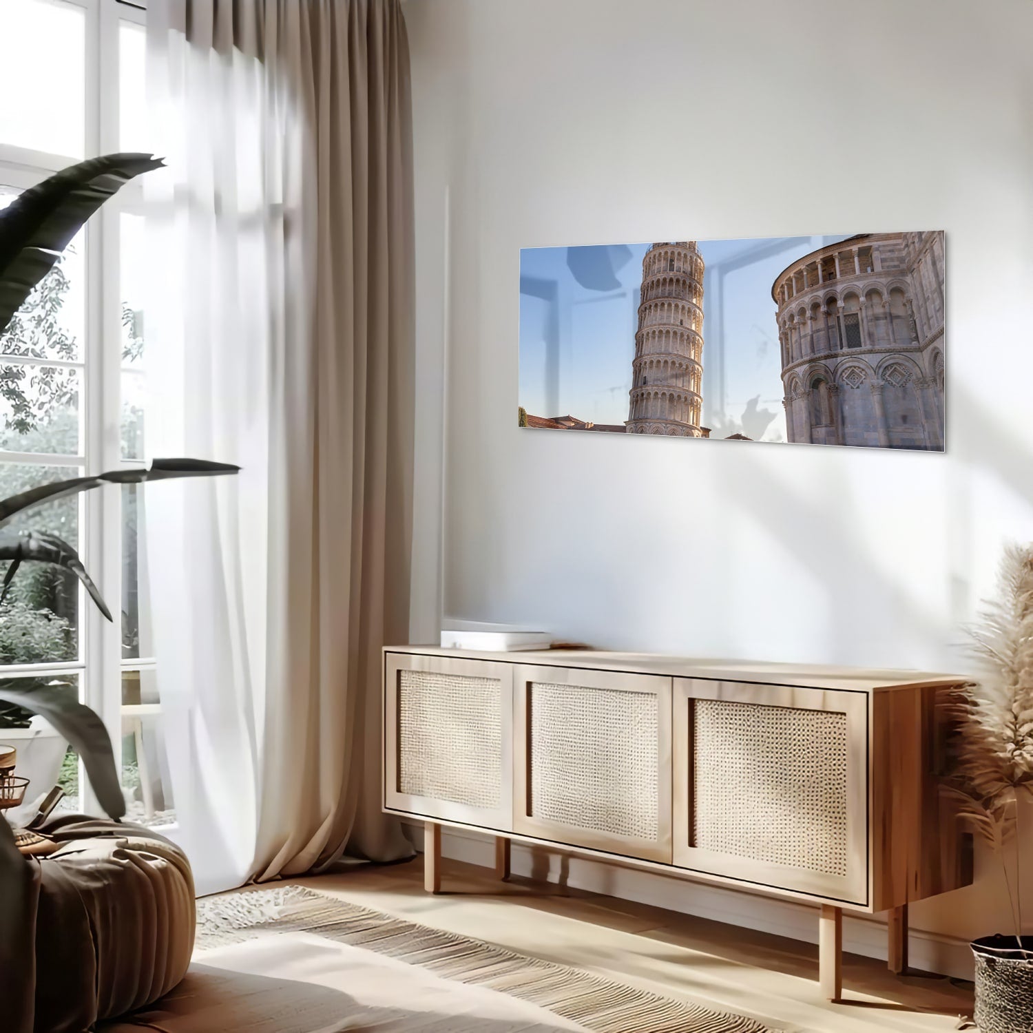 Glazen schilderij van de Toren van Pisa in een stijlvolle woonkamer.