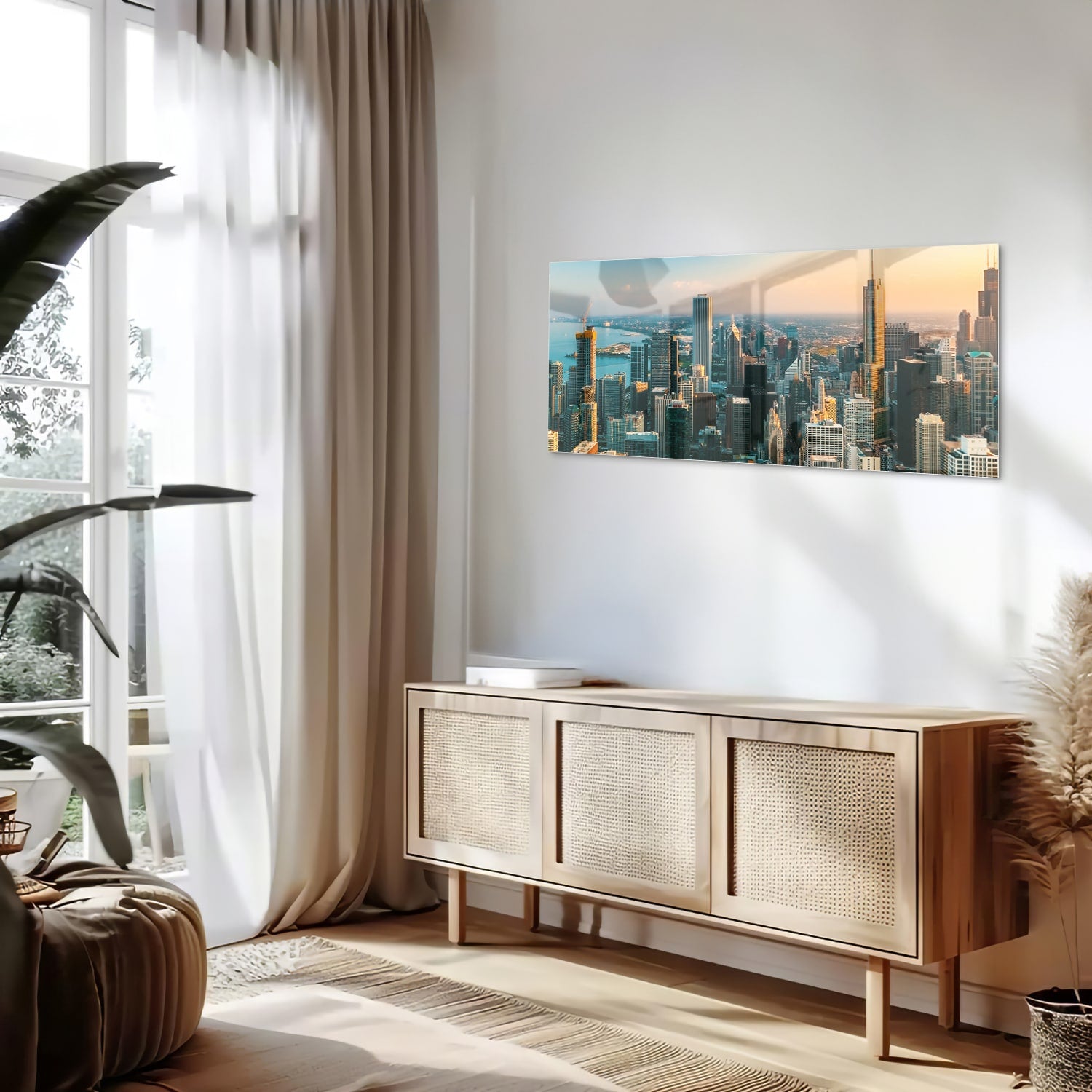 Glazen schilderij met uitzicht op een stad skyline onder een zonsondergang