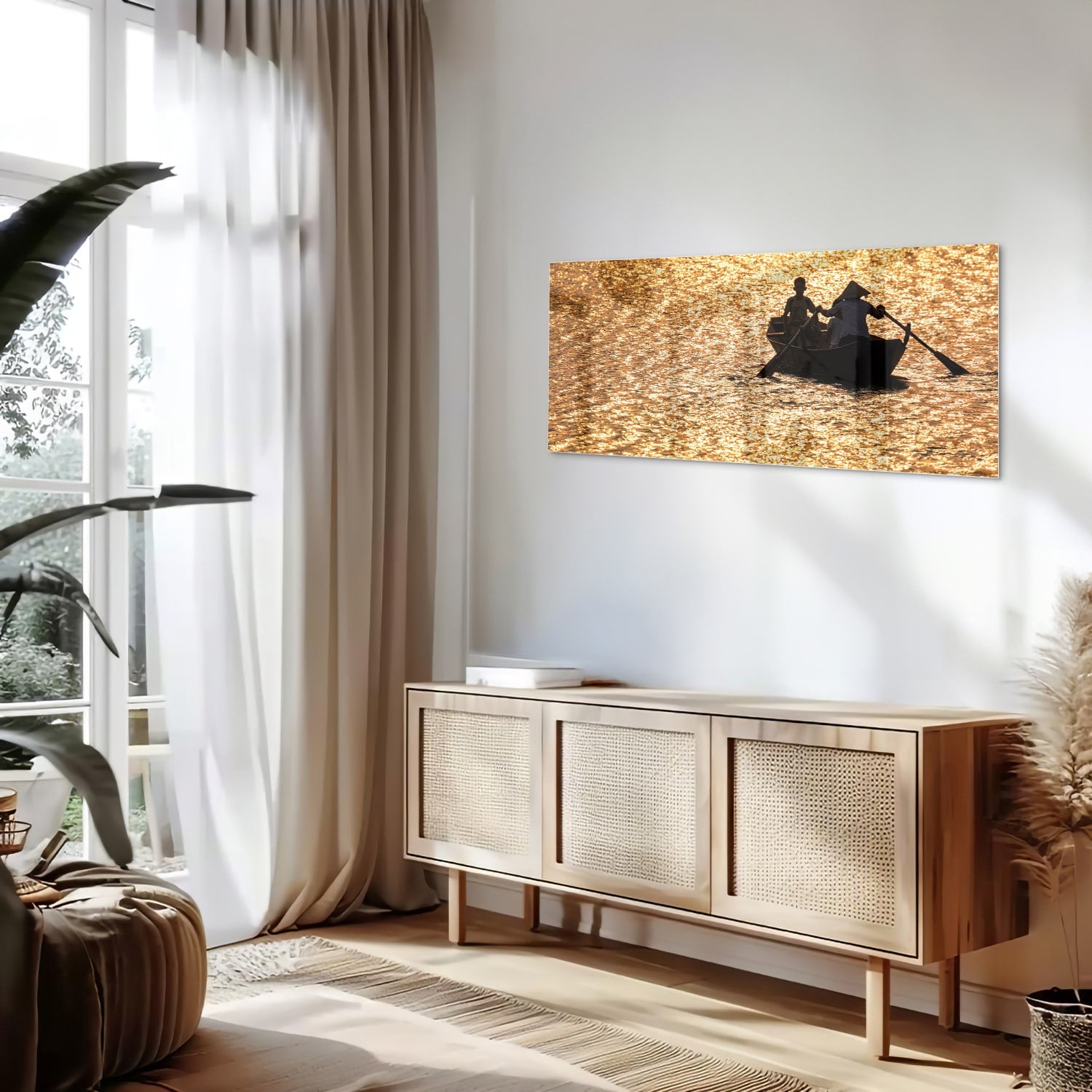 Glazen schilderij van een roeiboot op glinsterend, gouden water