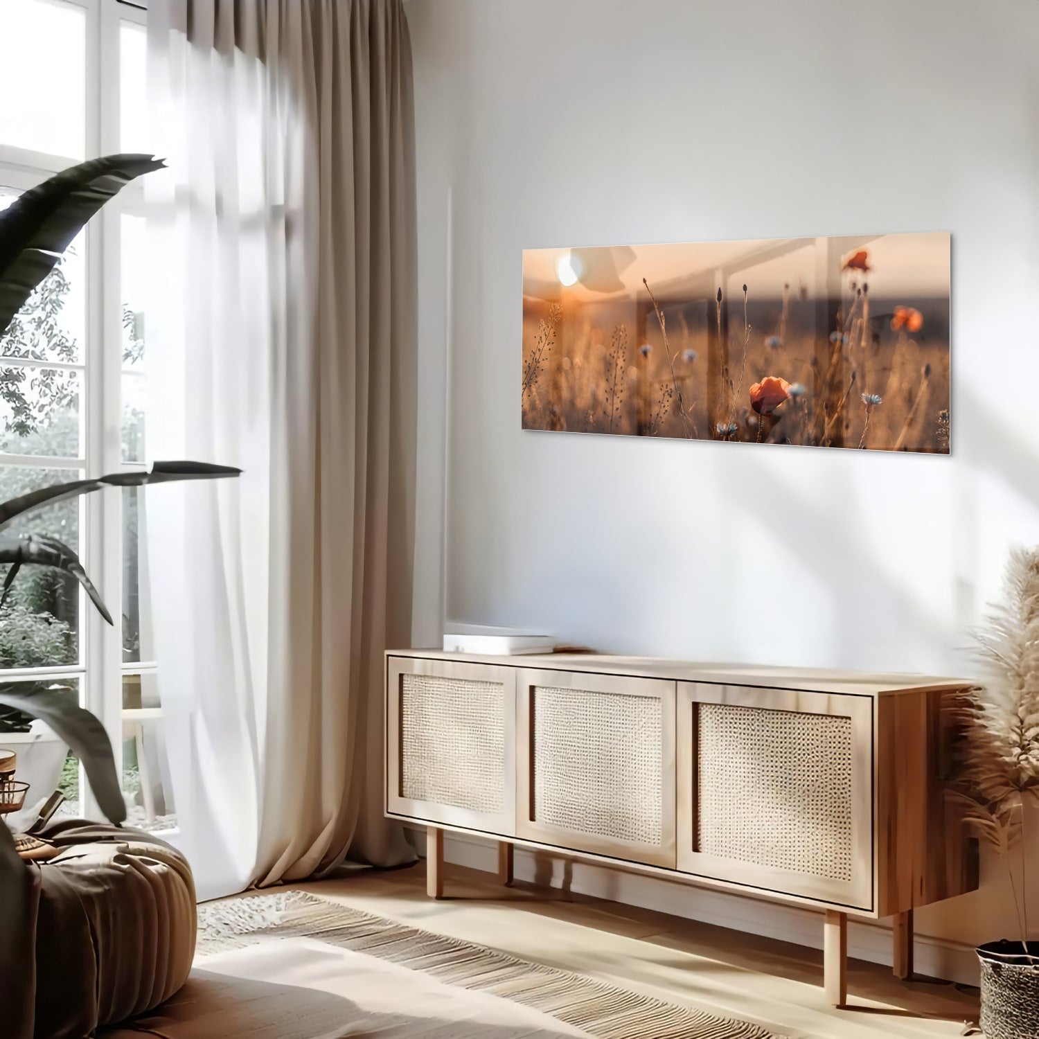 Glazen schilderij van een poppy veld bij zonsondergang, met warme kleuren.