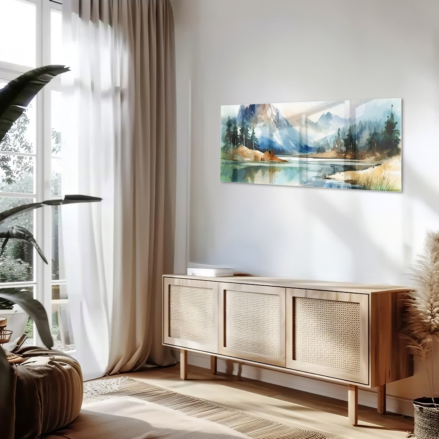 Glazen schilderij met een landschap van bergen en een meer in waterverfstijl.