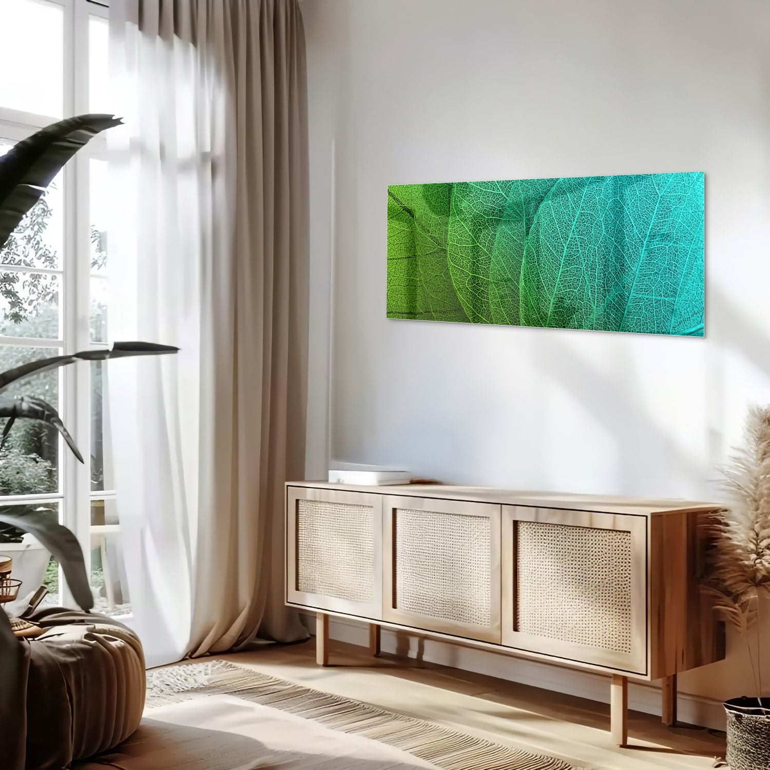 Glas schilderij met de structuur van groene bladeren aan een muur.