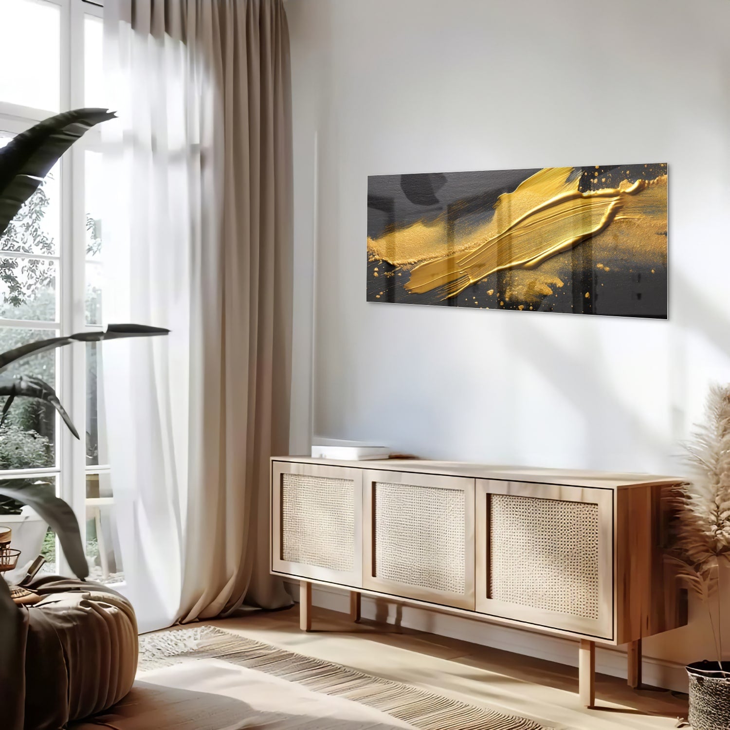 Modern glazen schilderij met gouden strepen op een zwarte achtergrond.