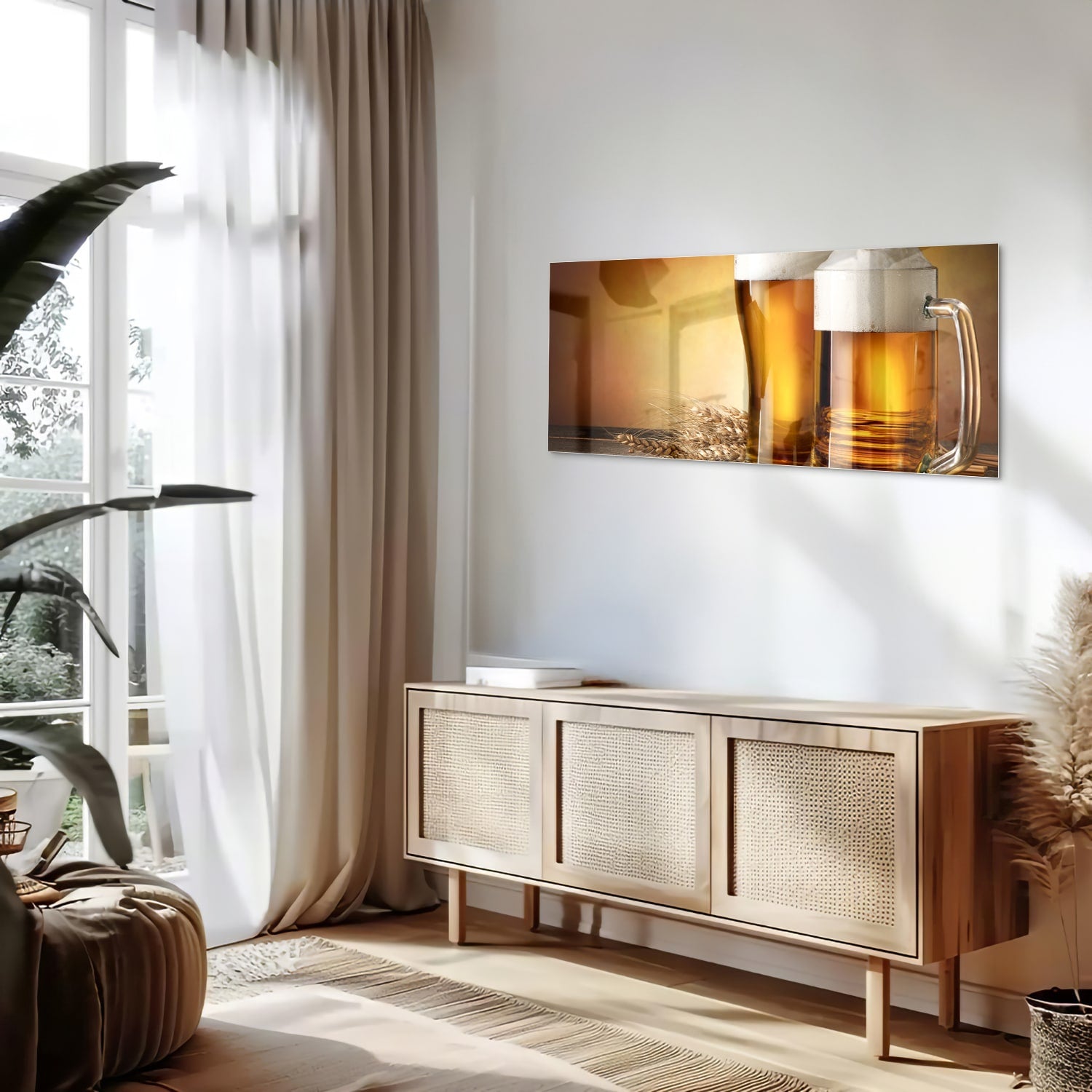 Glazen schilderij met twee volle bierglazen op een houten tafel
