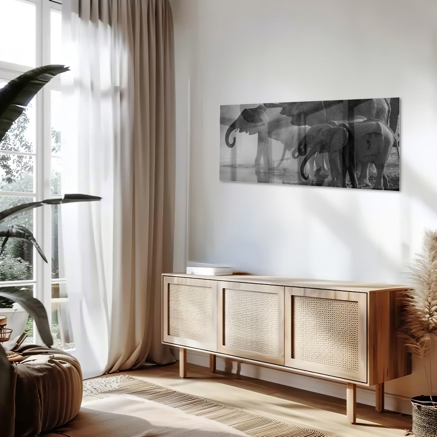 Glazen schilderij van olifanten in een moderne woonkamer
