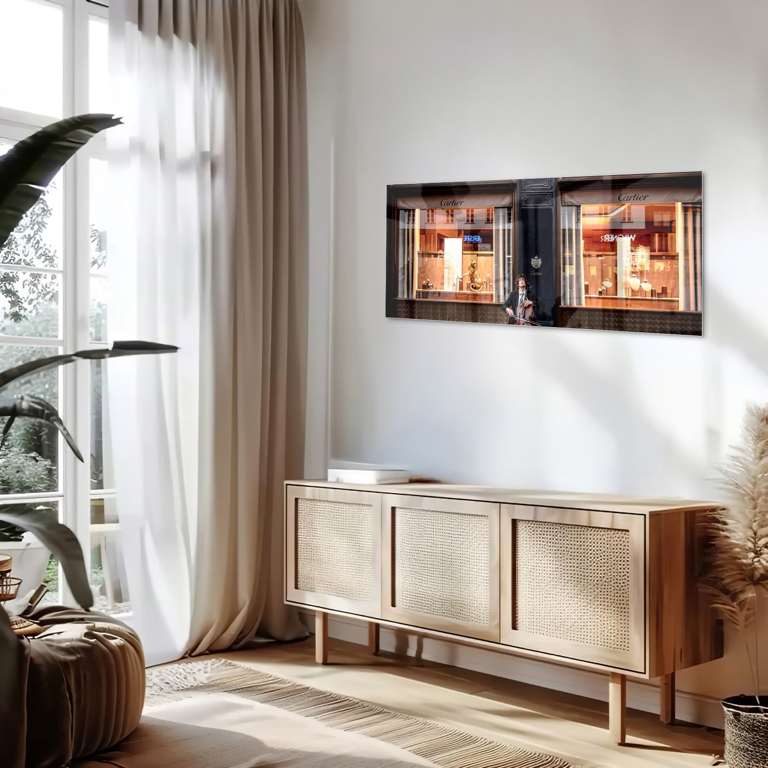Luxe glazen schilderij van de Cartier winkel met elegantie en stijl.