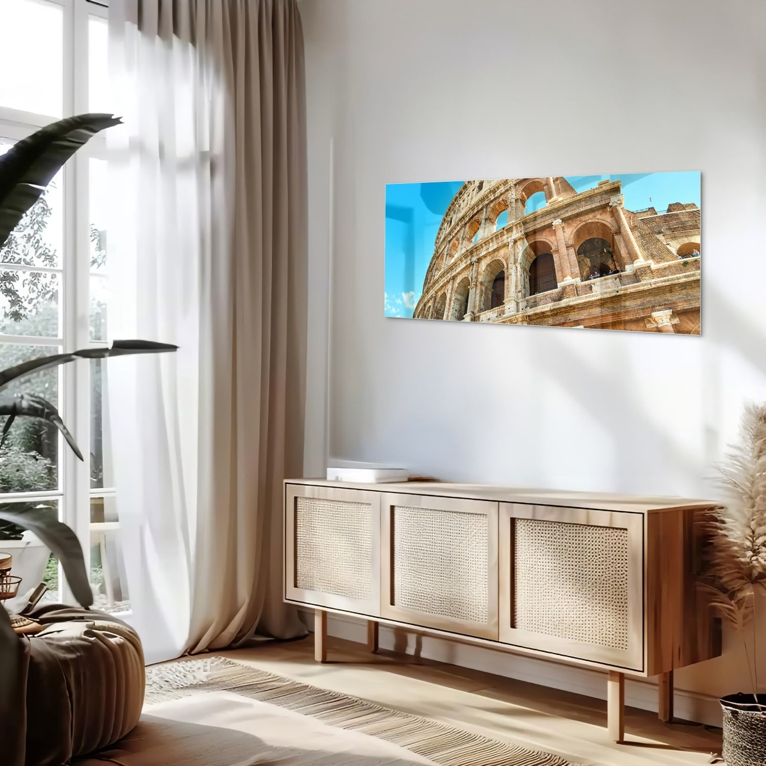 Een glazen schilderij van het Colosseum in Rome met een blauwe lucht achtergrond.