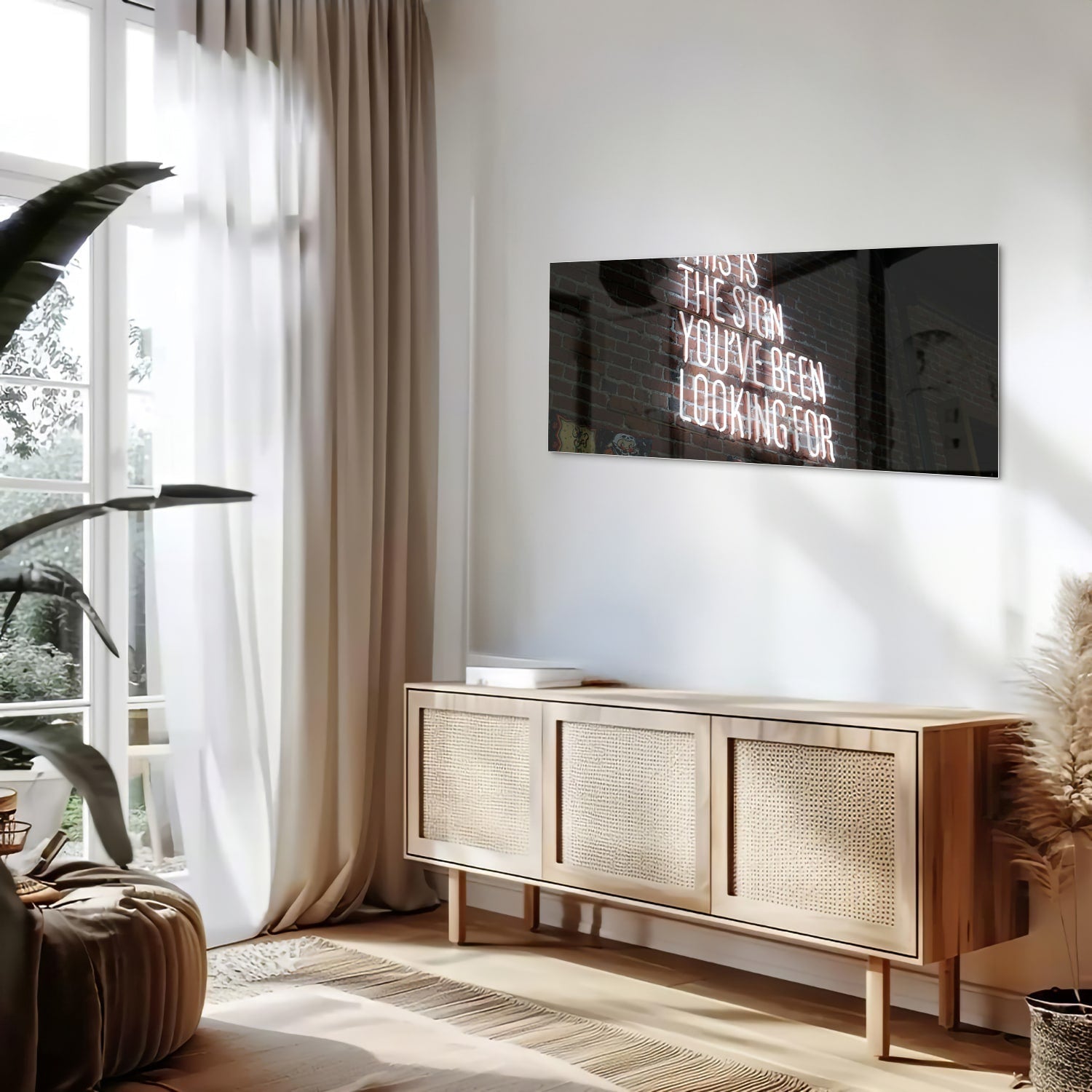 Glazen schilderij met inspirerende tekst in een modern interieur.