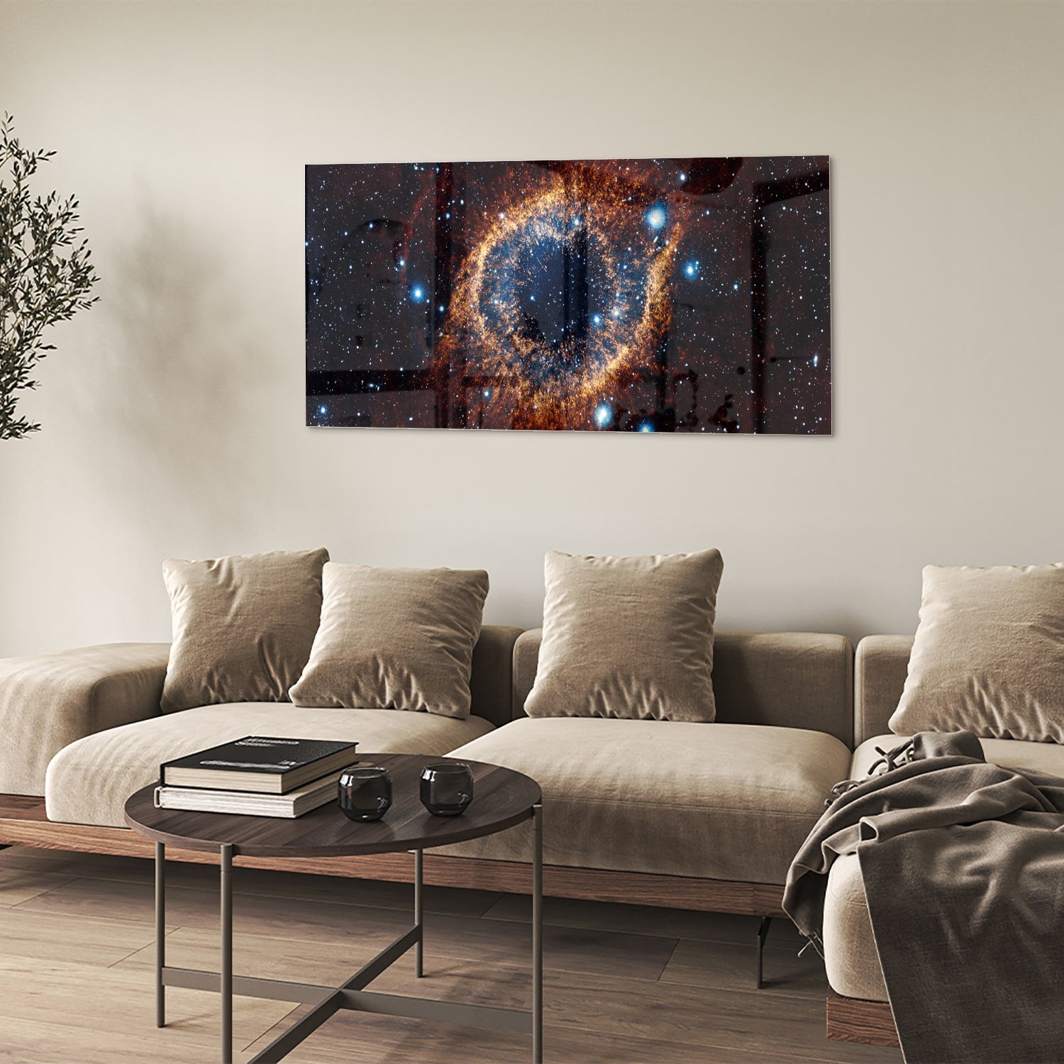 Glazen schilderij van een sterrenstelsel met heldere kleuren en diepe ruimte-effecten.