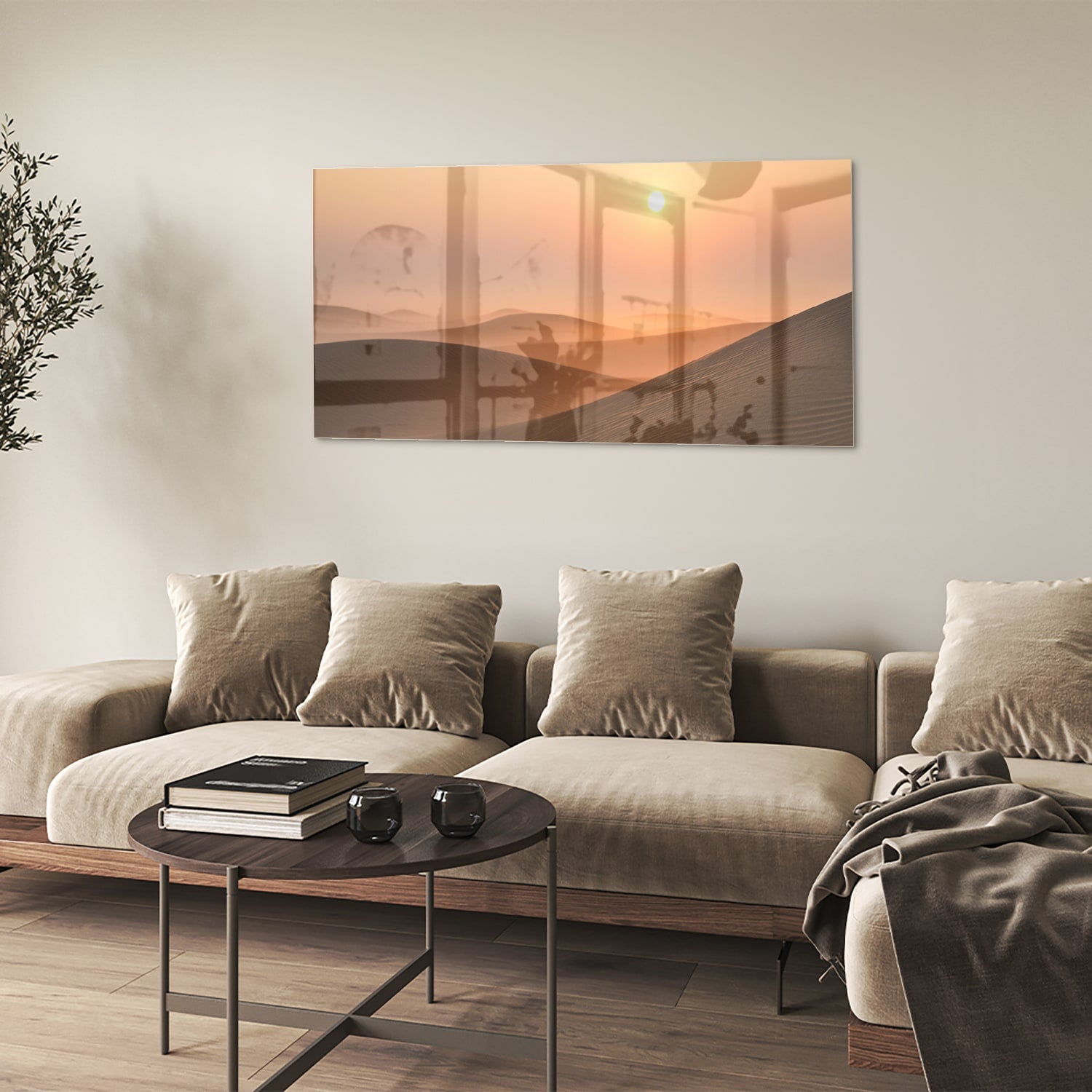 Glazen schilderij van een zonsondergang met warme kleuren in een modern interieur.