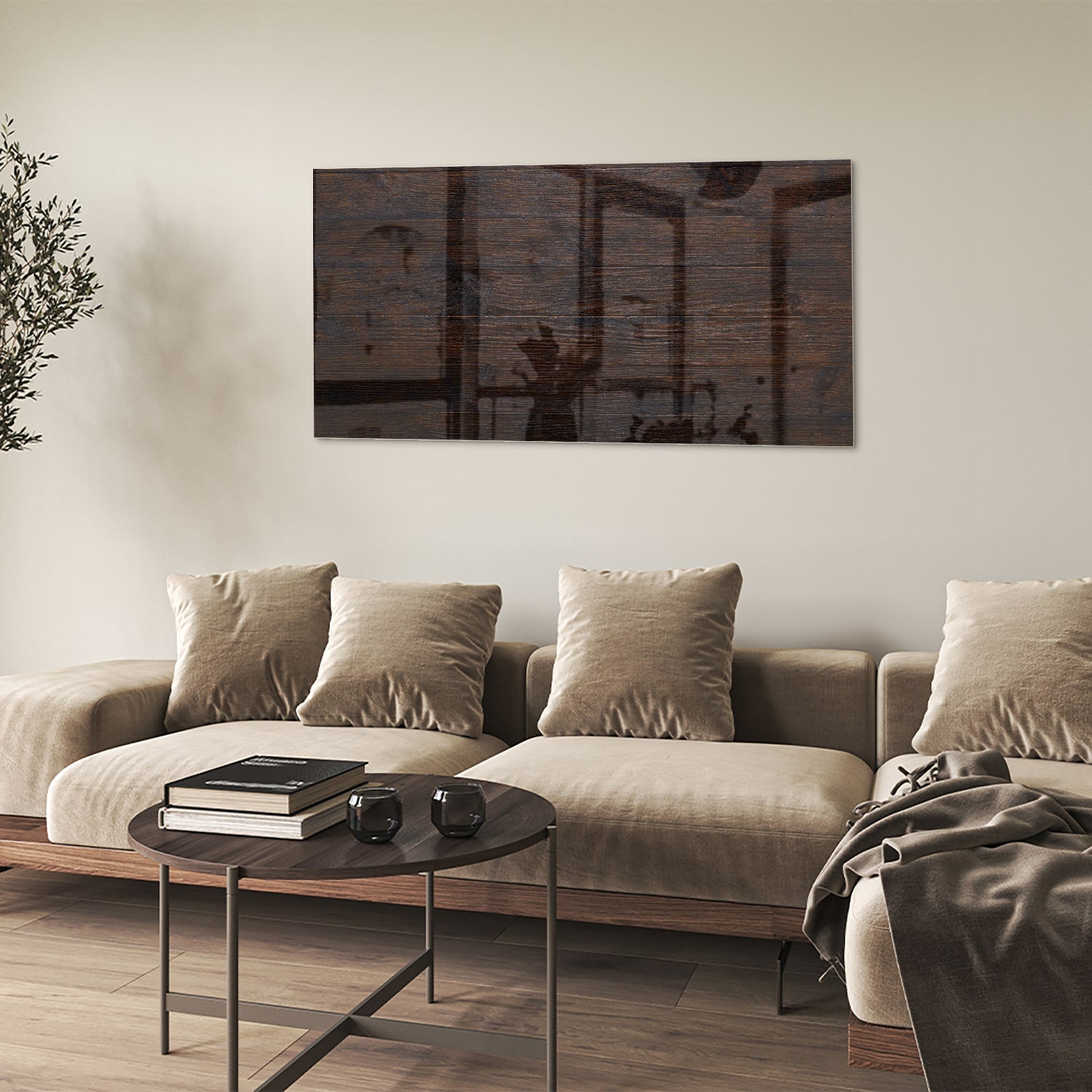 Stijlvol glazen schilderij in warme houttinten aan de muur