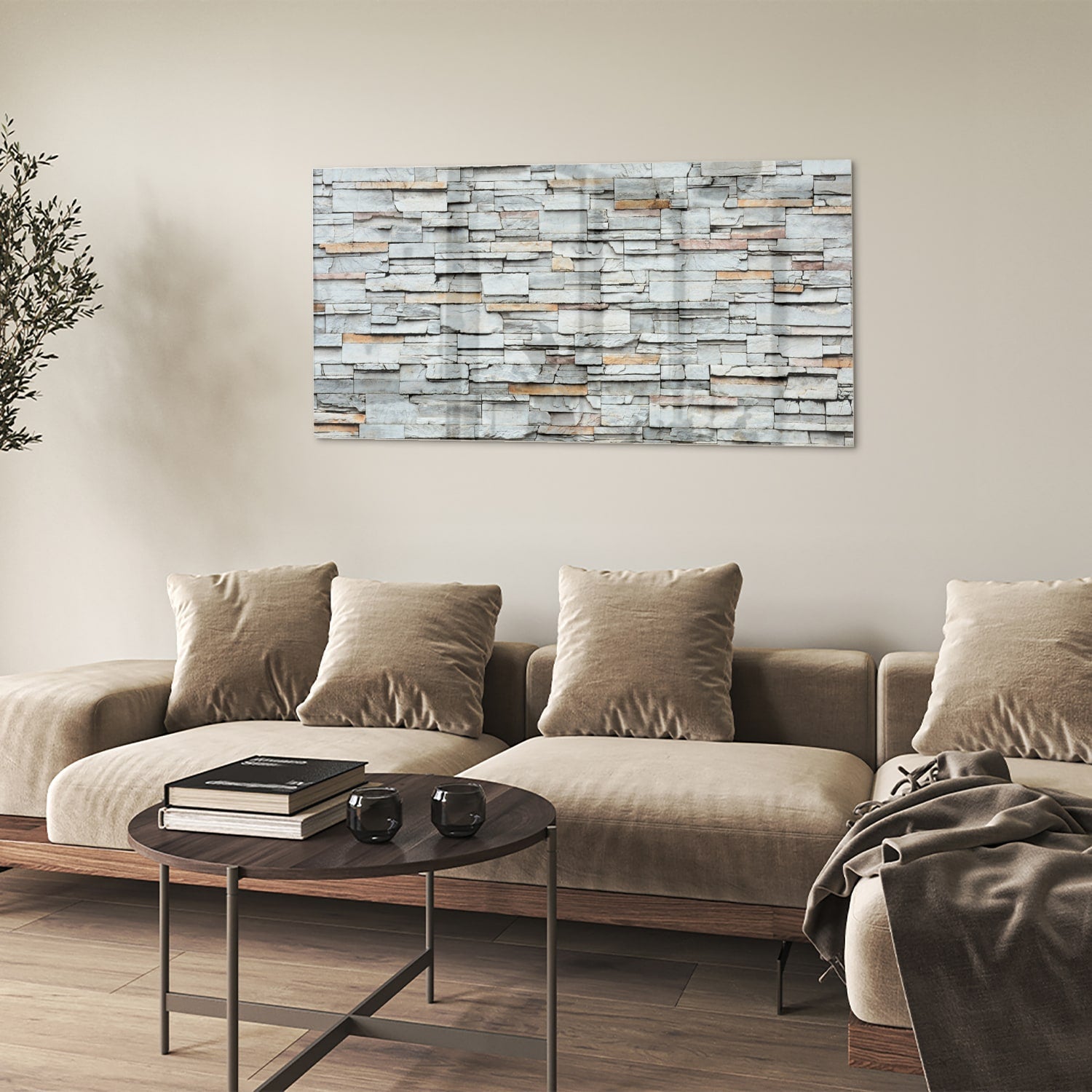 Moderne glazen schilderij met grijze textuur hangt aan de muur.