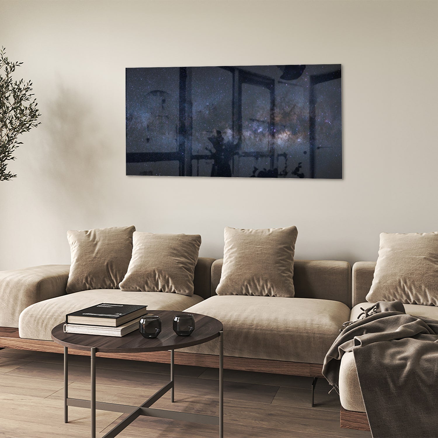 Glas schilderij met een sterrenhemel in een moderne woonkamer.