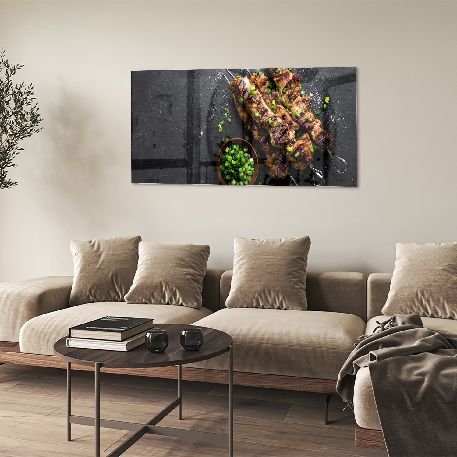 Glazen schilderij met kebabs op een zwarte achtergrond, perfect voor keuken decoratie.
