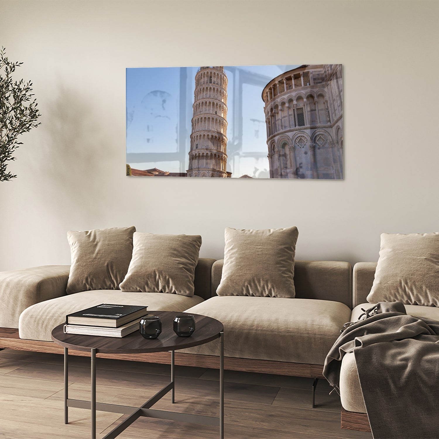 Glazen schilderij van de Toren van Pisa in een stijlvolle woonkamer.