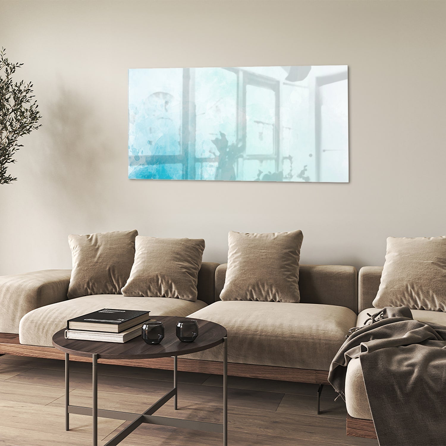 Abstract glazen schilderij met blauwe en turquoise tinten aan de muur.