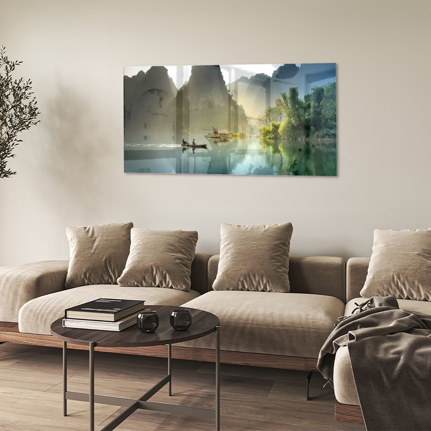 Glazen schilderij van een serene berglandschap met reflecties in het water.