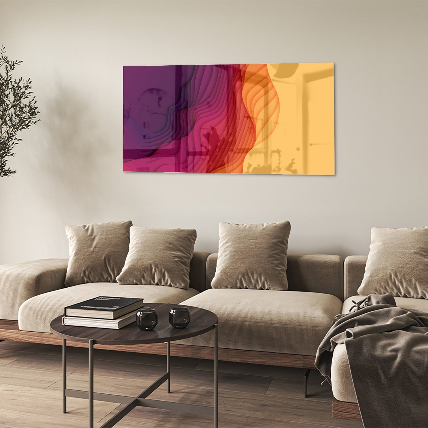 Abstract glazen schilderij met paarse en oranje golven aan de muur.
