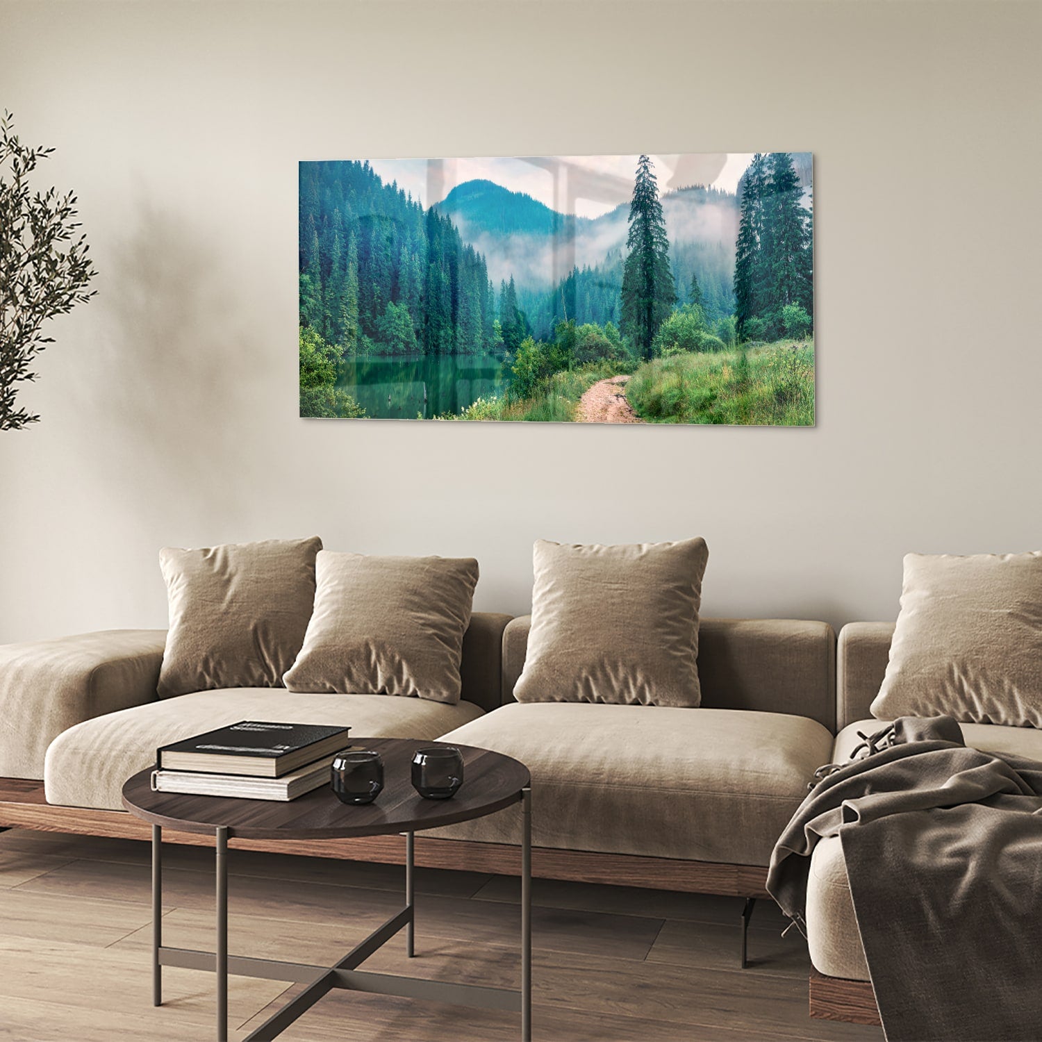 Glazen schilderij van een berglandschap met een pad en bomen
