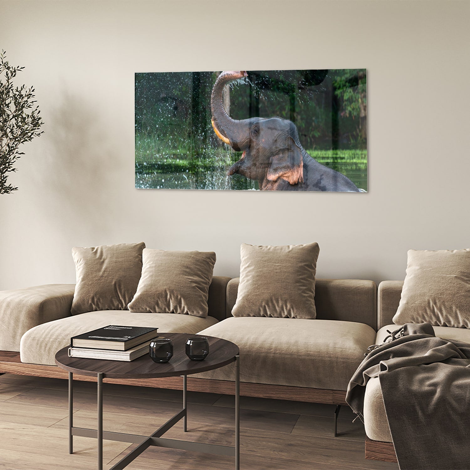 Glazen schilderij van een olifant die speelt in het water