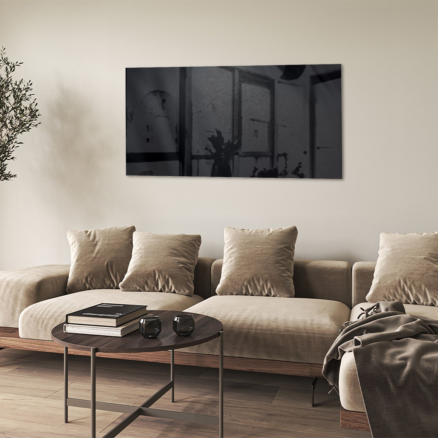 Abstract zwart glazen schilderij aan de muur boven een houten kast
