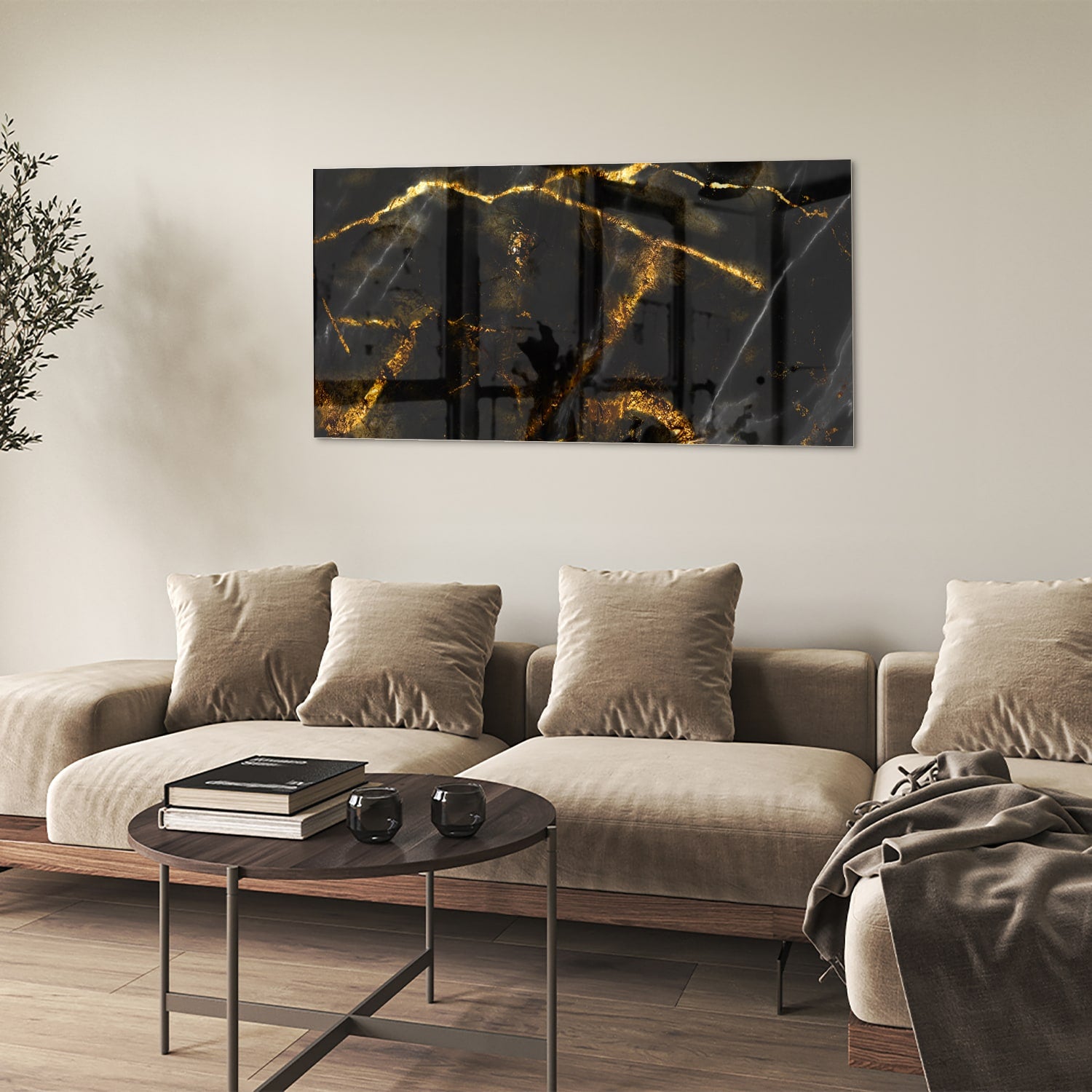 Glazen schilderij met zwart en gouden marmerdesign aan de muur